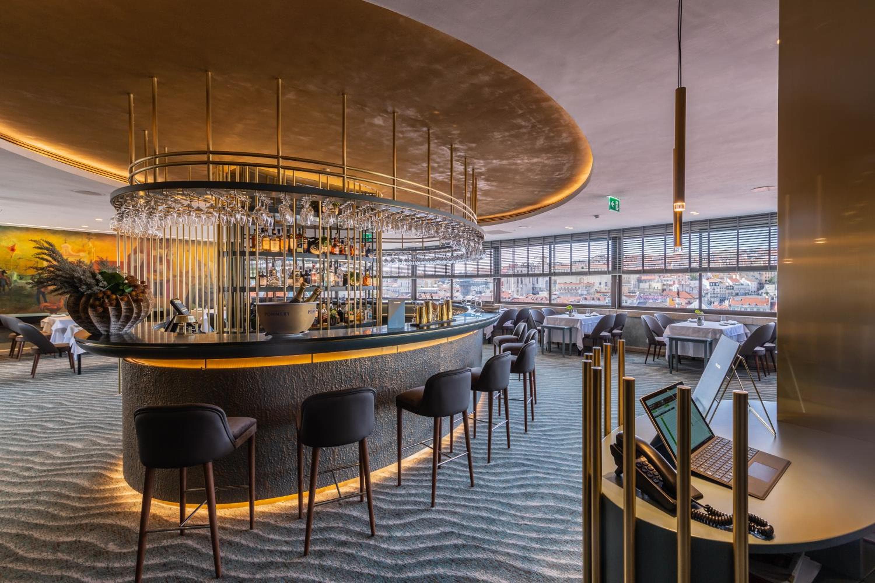 Hotel Mundial — 15