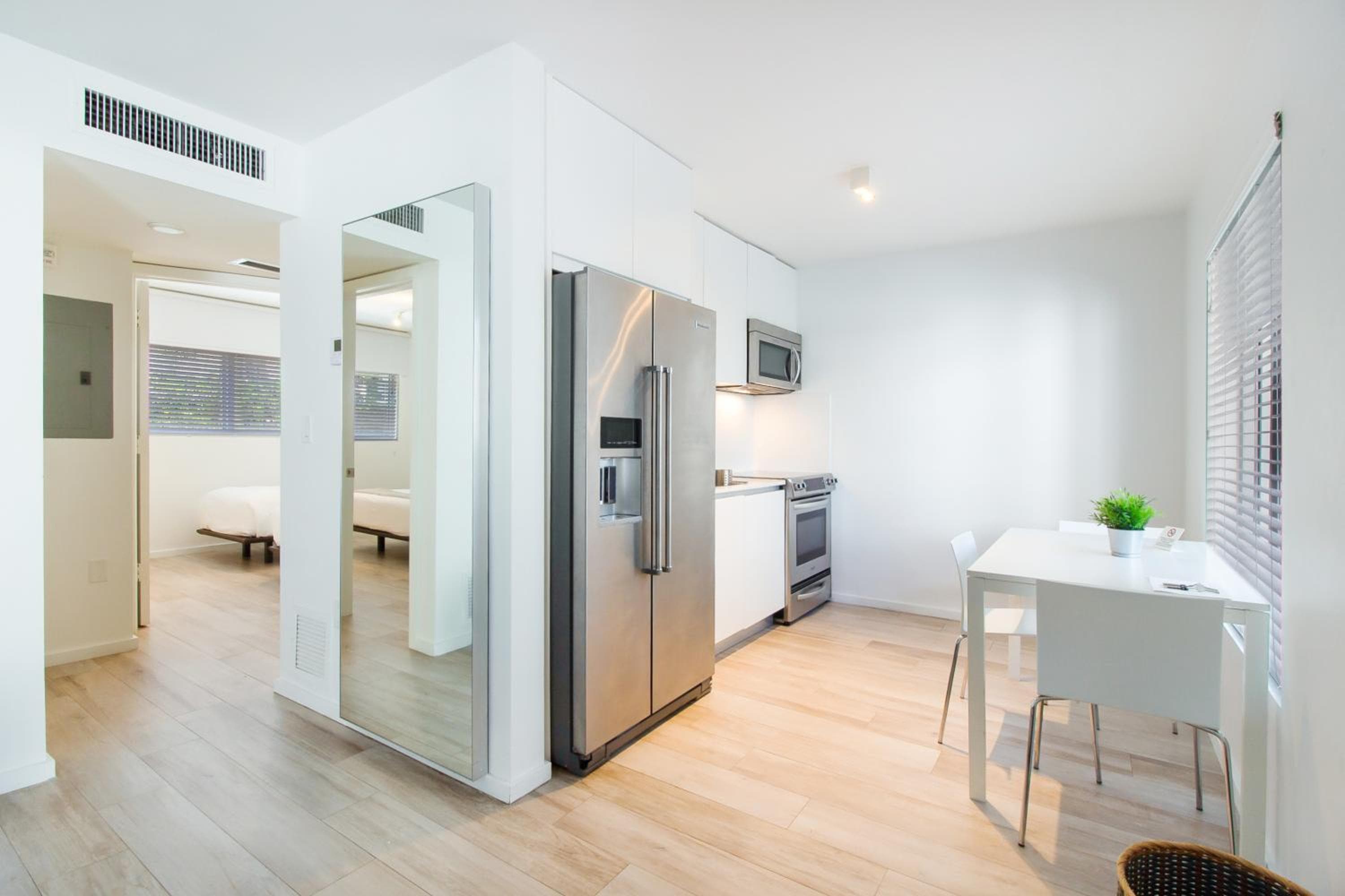 Beach Haus Key Biscayne Contemporary Apartments — 24
