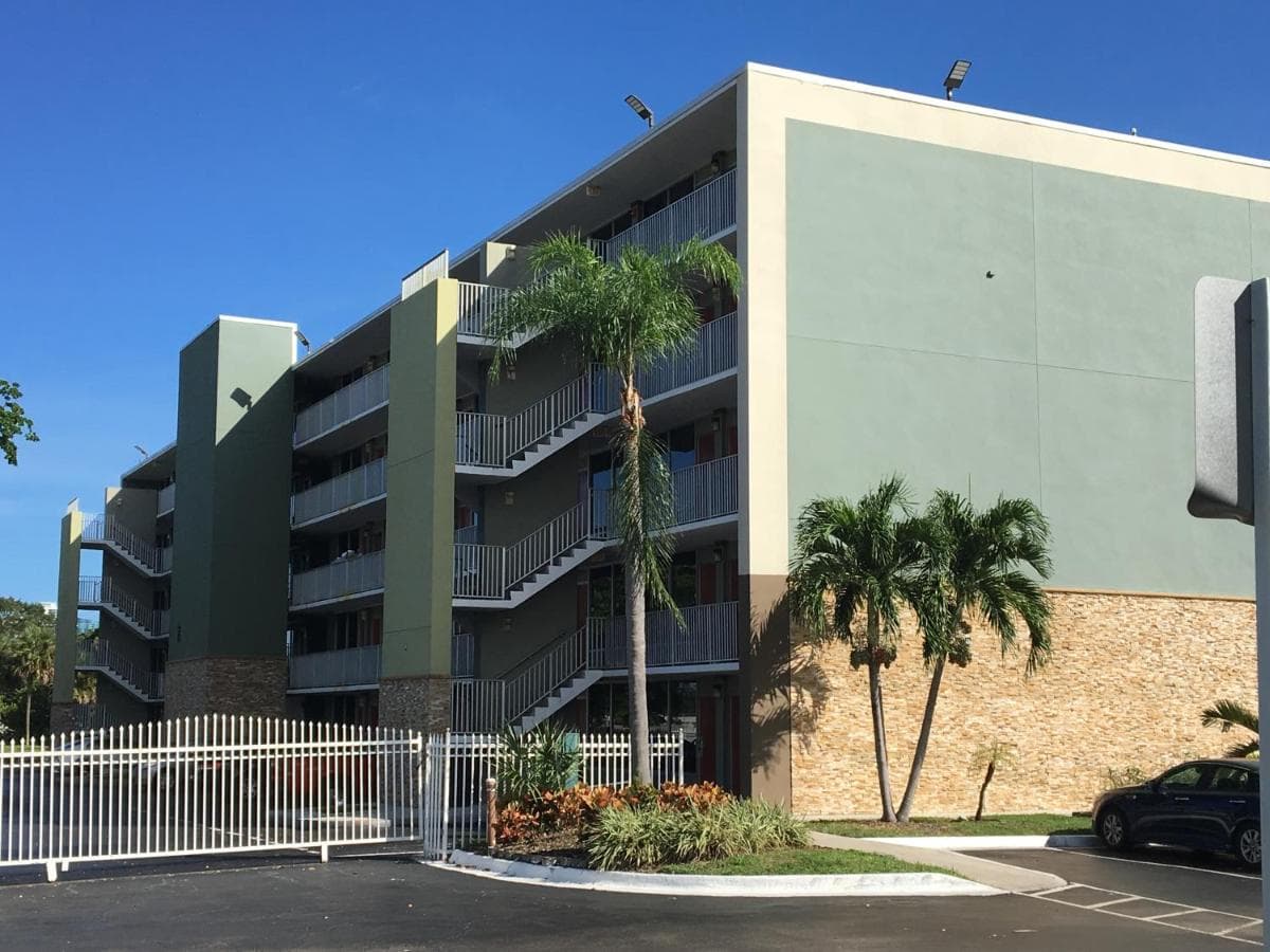 Days Inn by Wyndham Fort Lauderdale Airport Cruise Port — 20