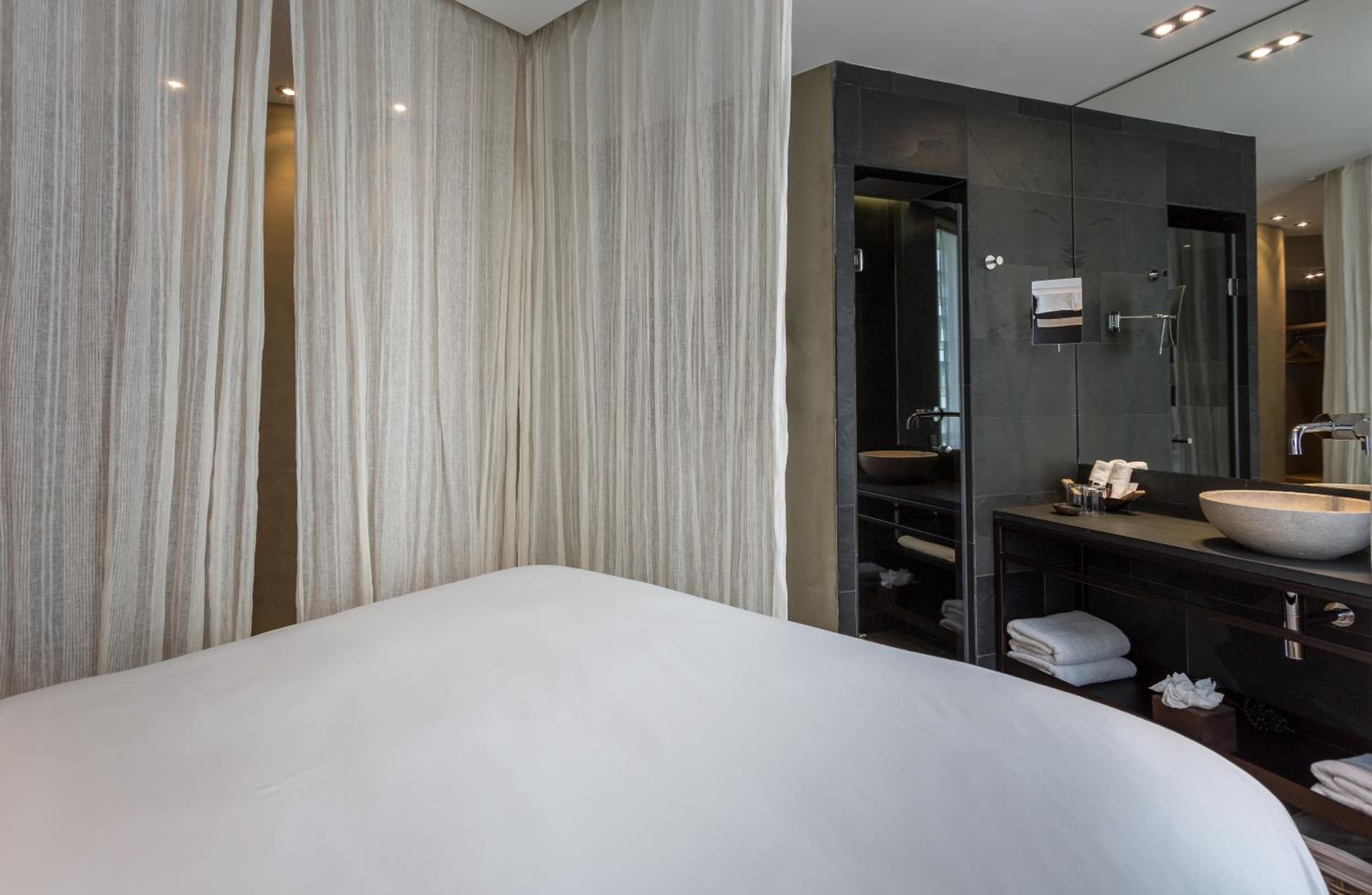 Hidden Hotel — 25
