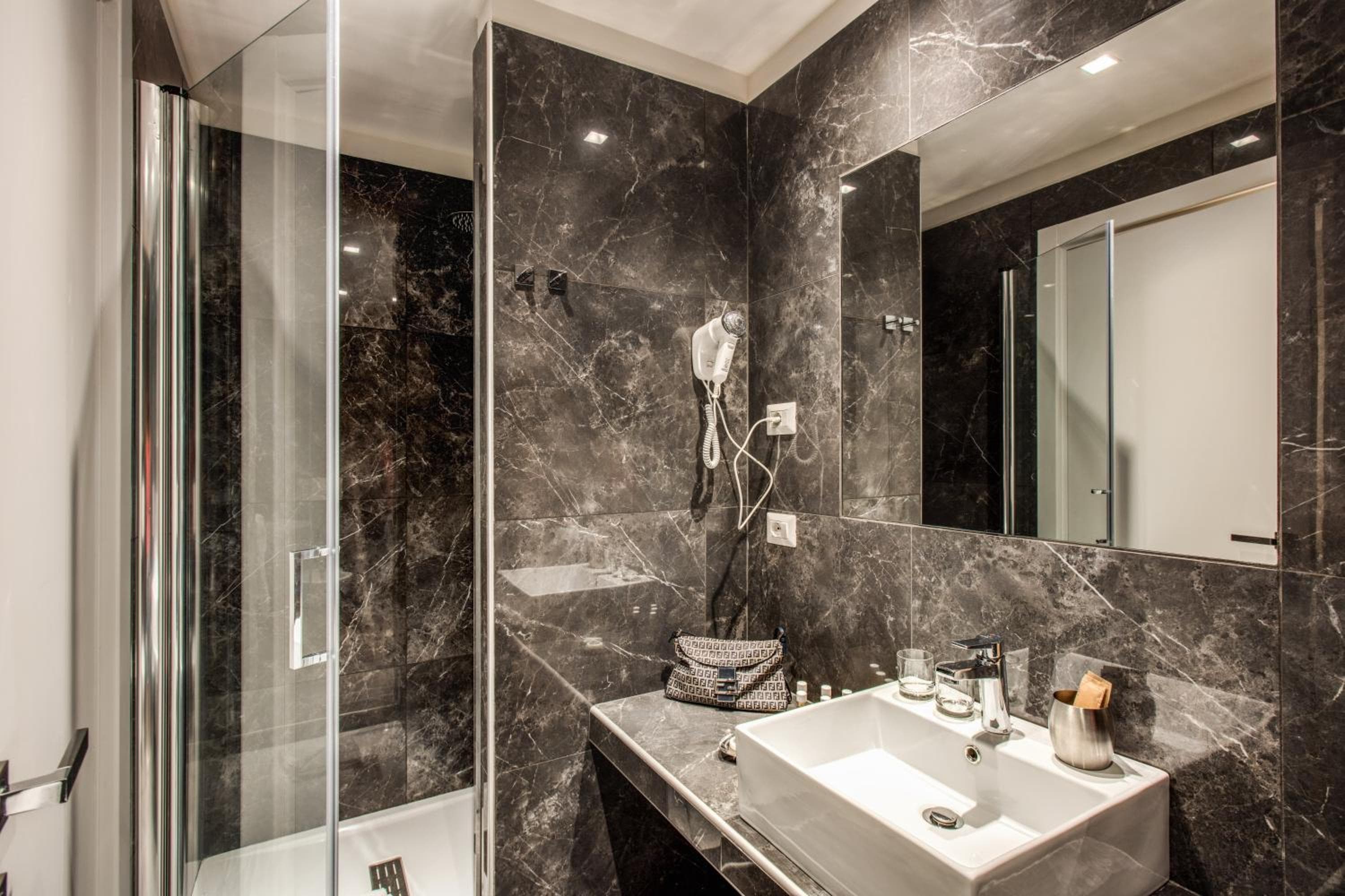 Hotel 55 Fifty-Five - Maison d'Art Collection — 25
