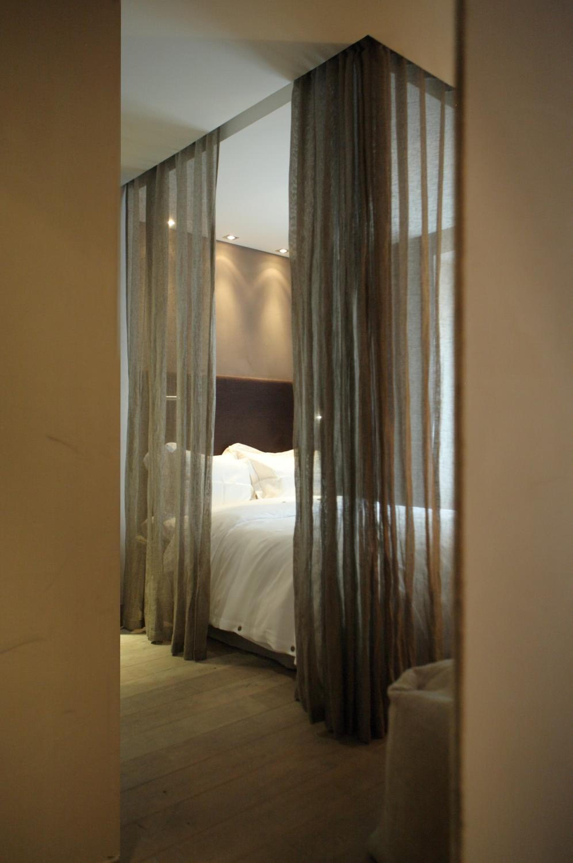 Hidden Hotel — 23