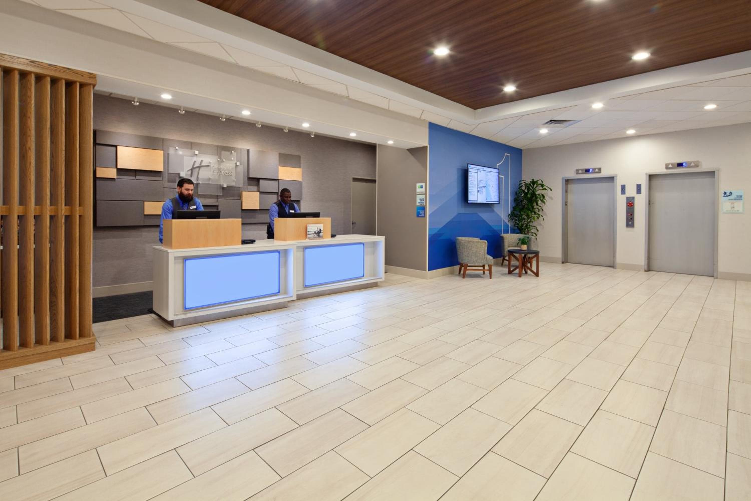 Holiday Inn Express Los Angeles LAX Airport by IHG — 8
