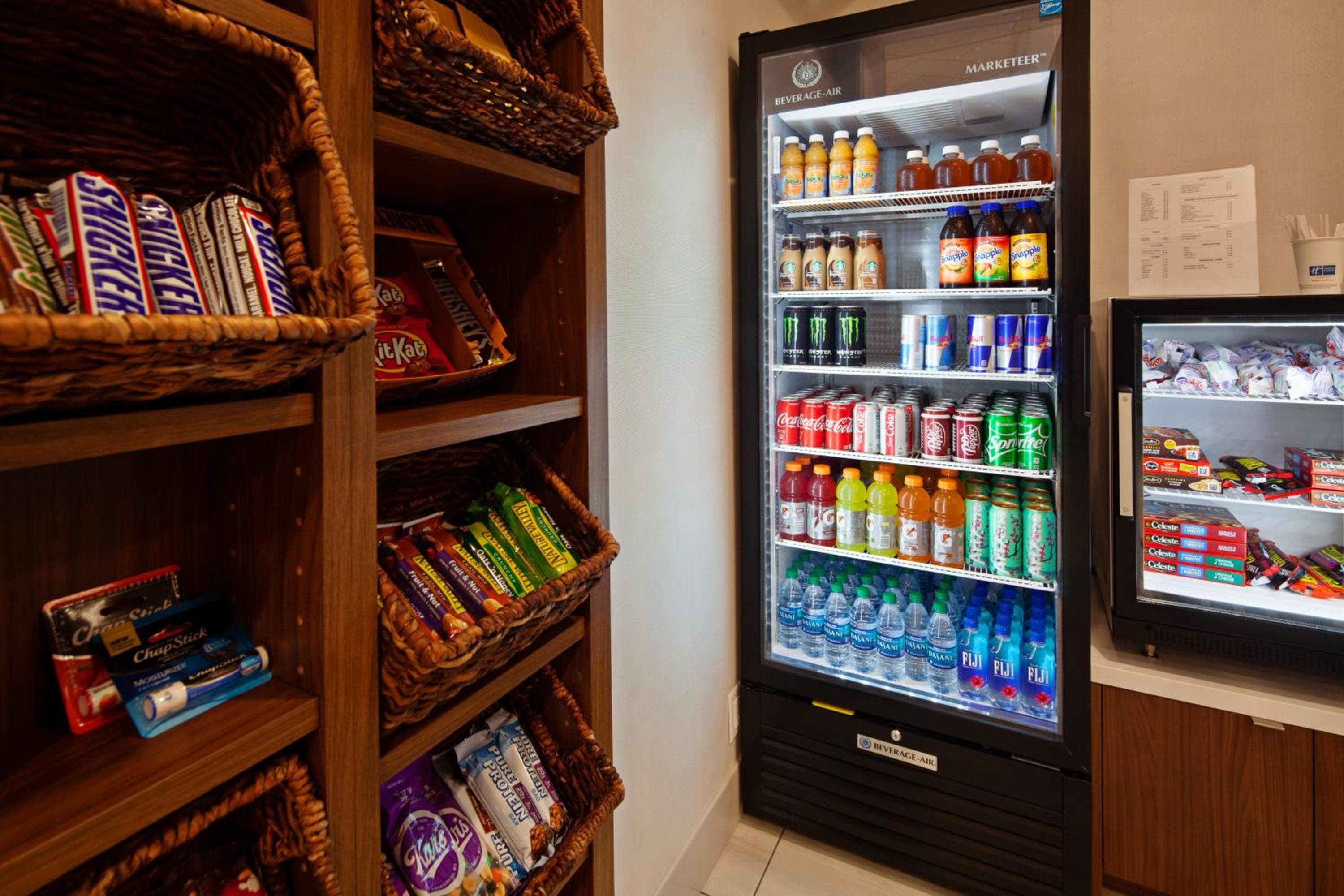 Holiday Inn Express Los Angeles LAX Airport by IHG — 11