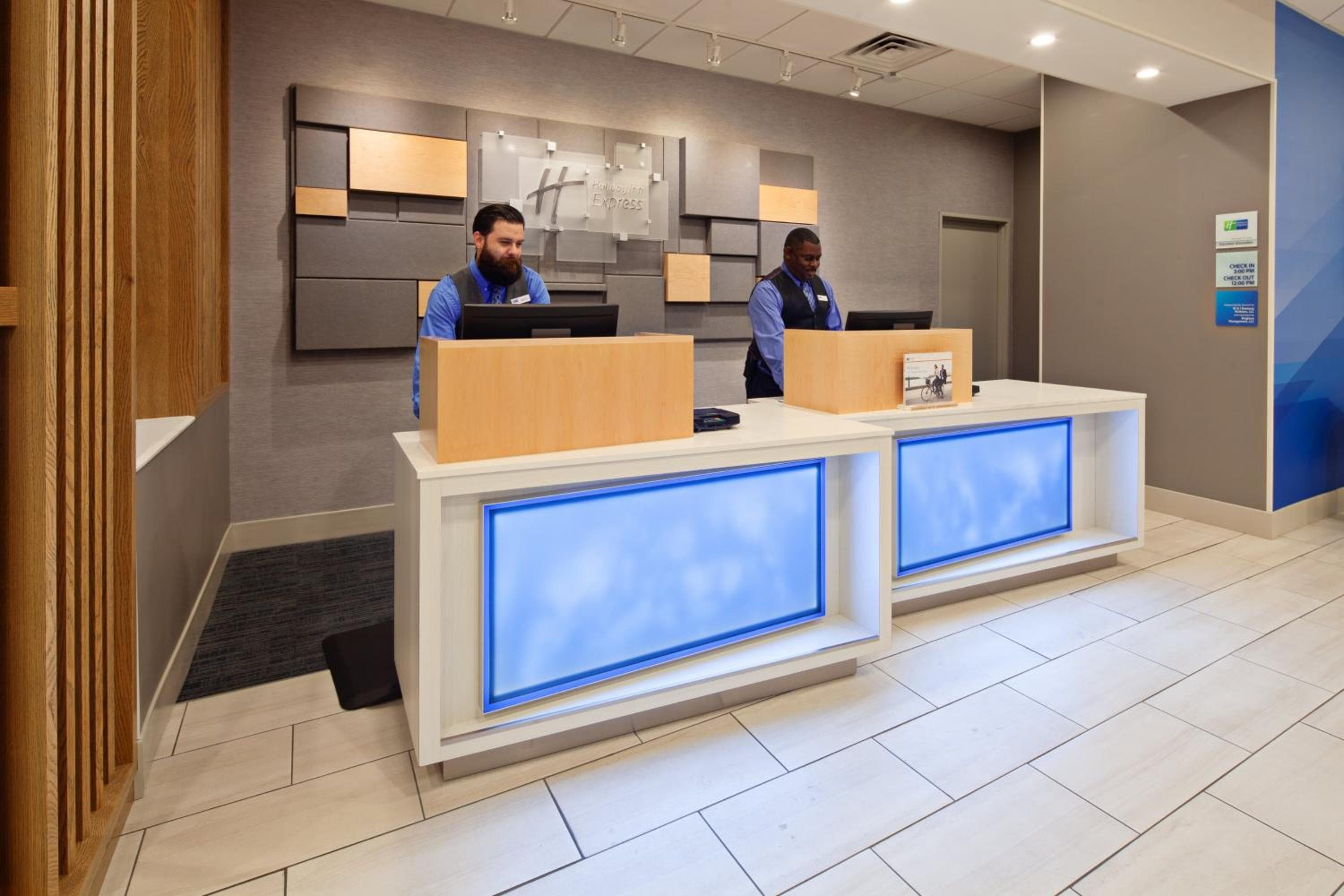 Holiday Inn Express Los Angeles LAX Airport by IHG — 7