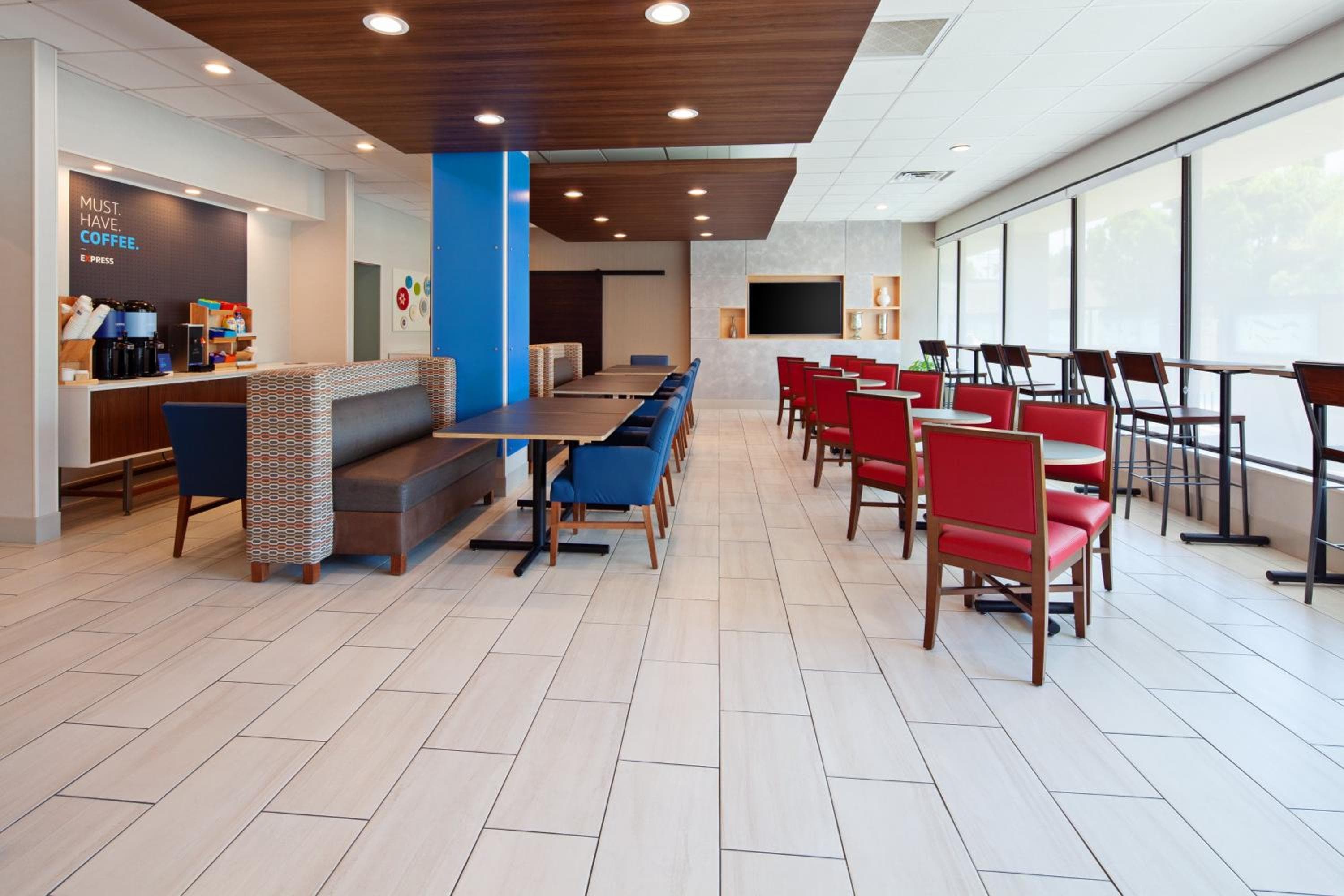 Holiday Inn Express Los Angeles LAX Airport by IHG — 9