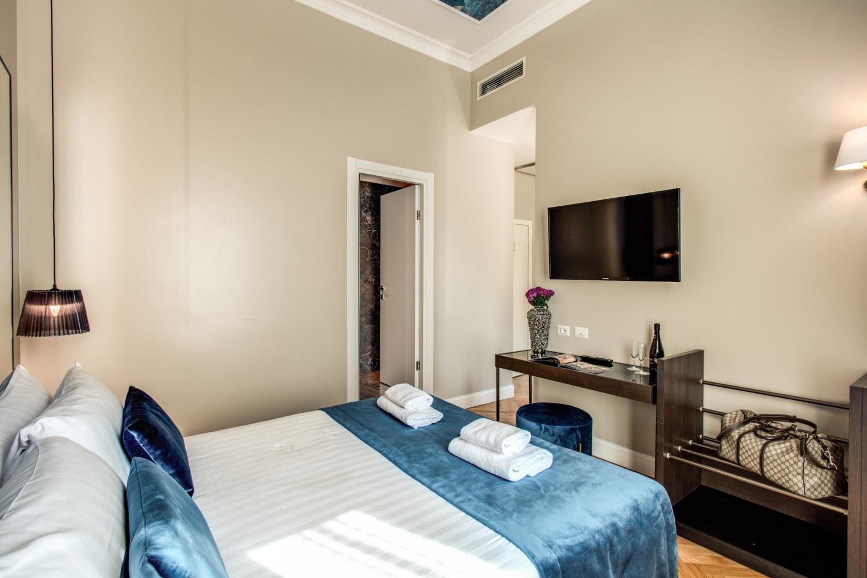 Hotel 55 Fifty-Five - Maison d'Art Collection — 4