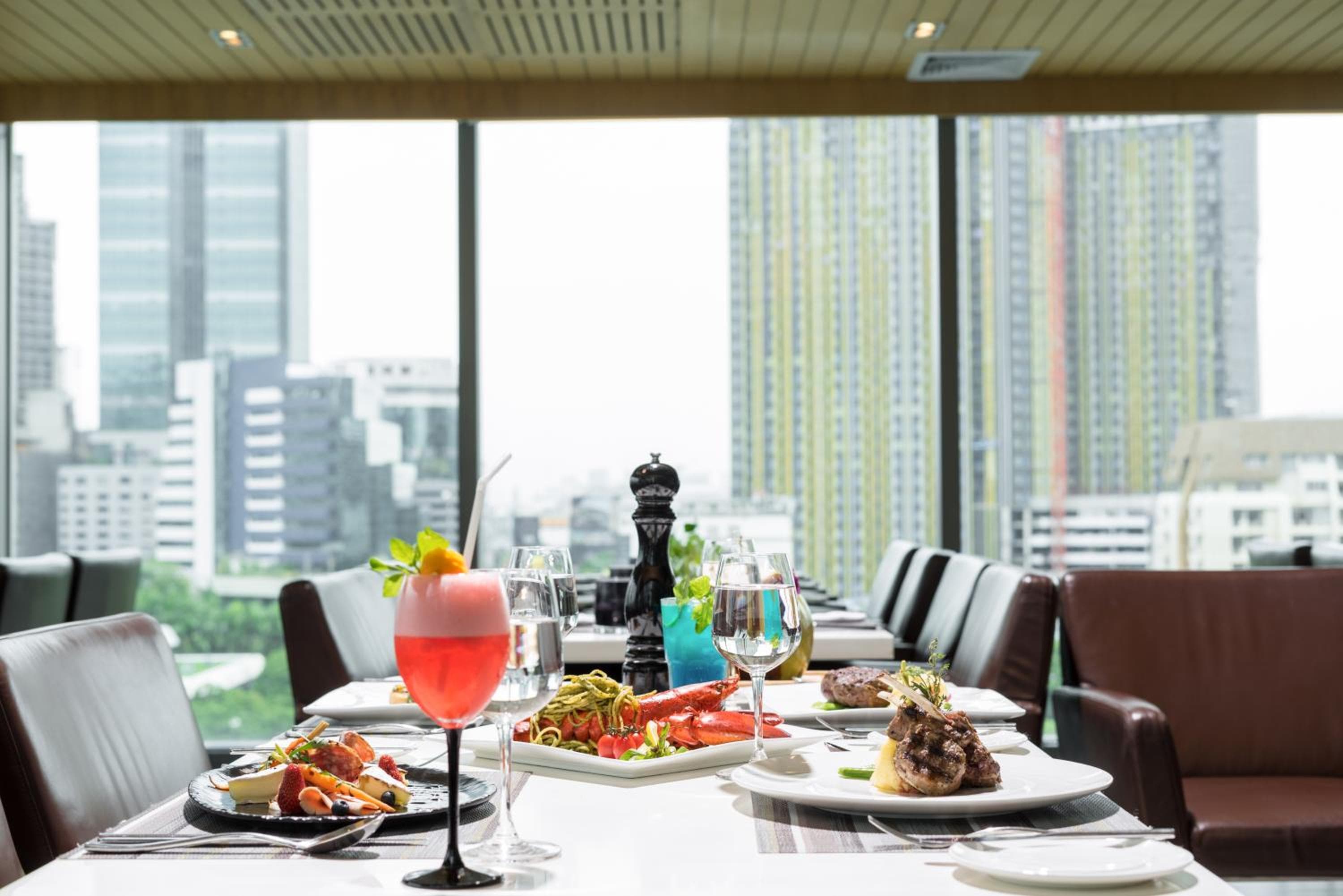 Sivatel Bangkok Hotel — 10