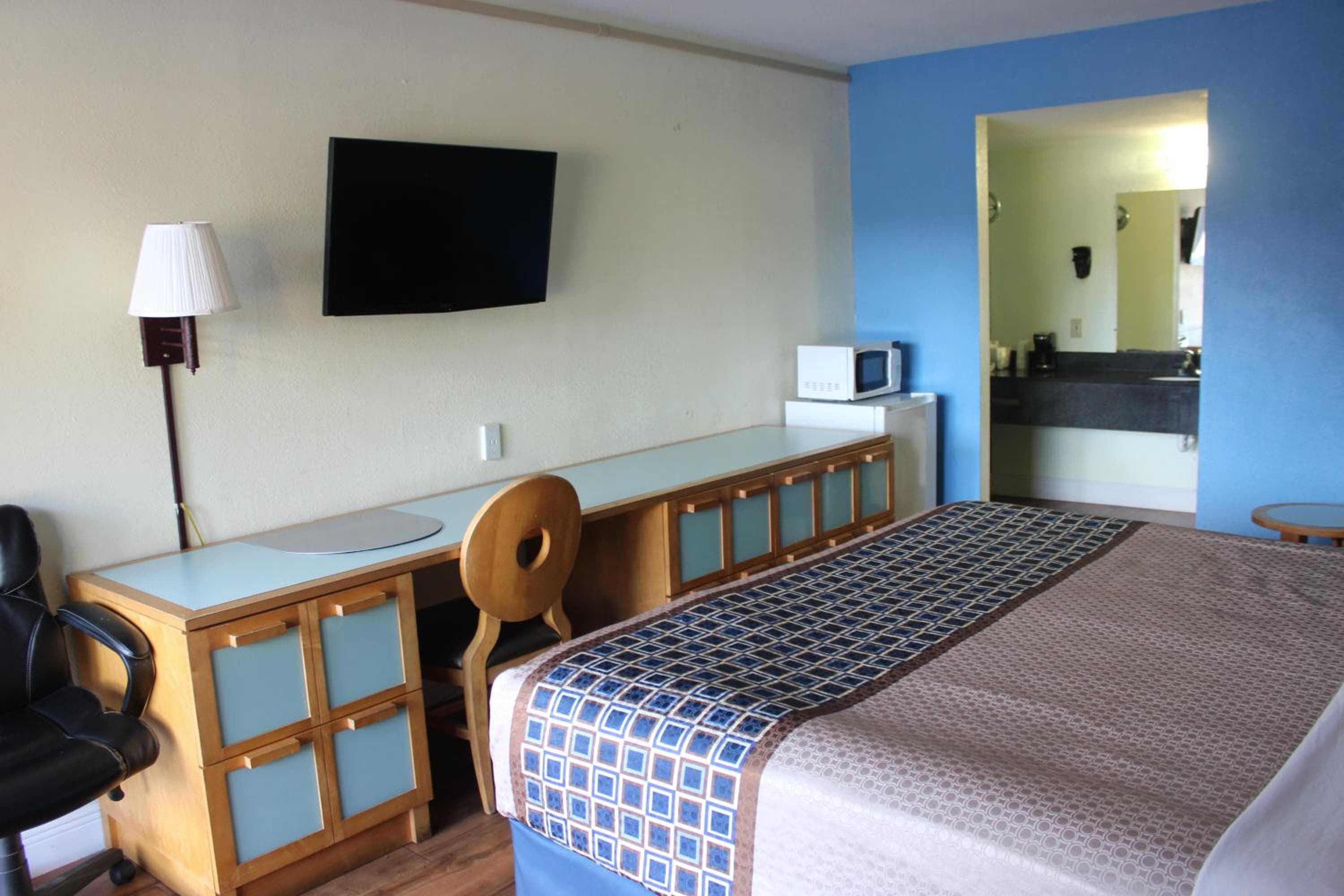 Tampa Inn Near Busch Gardens — 13