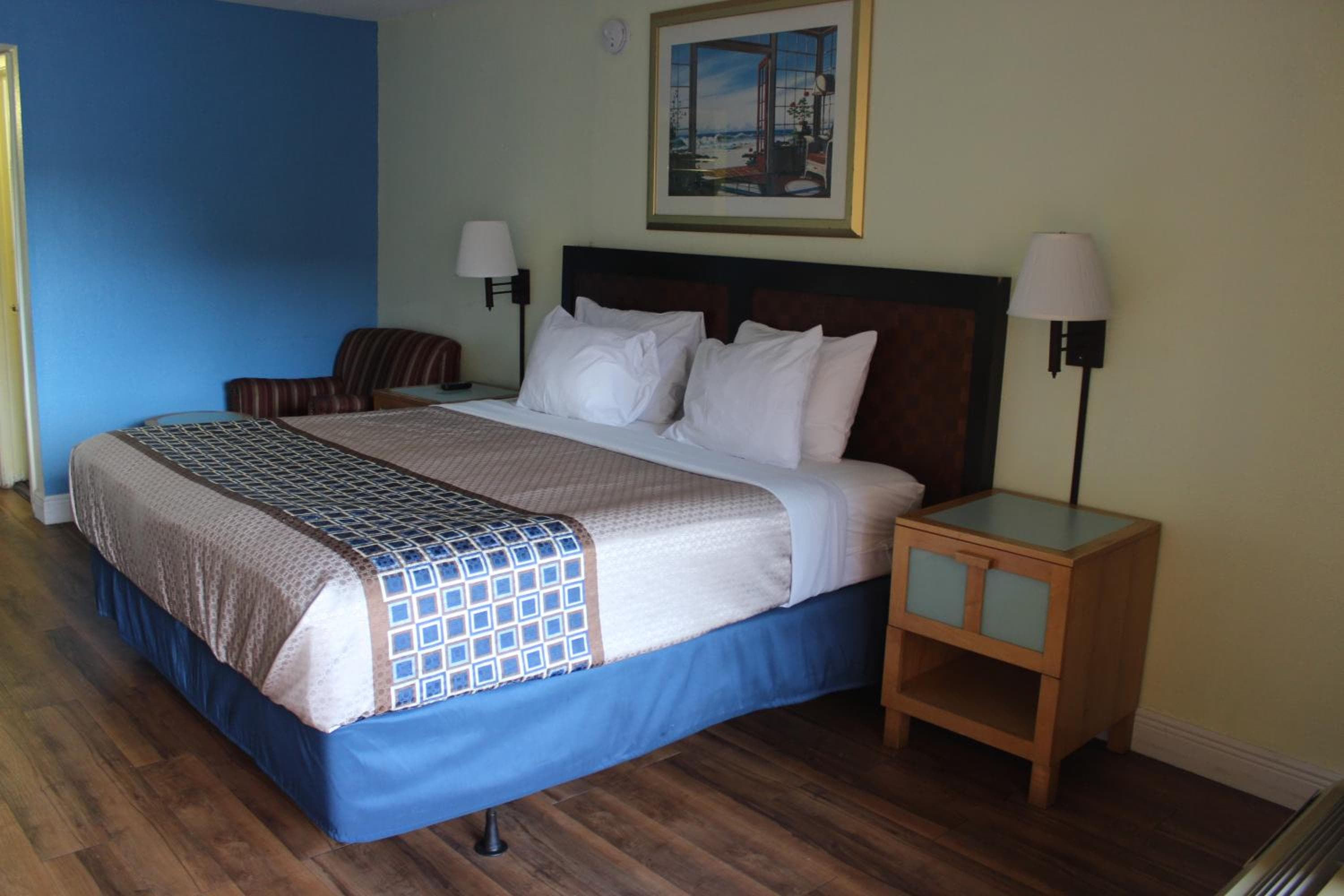 Tampa Inn Near Busch Gardens — 5