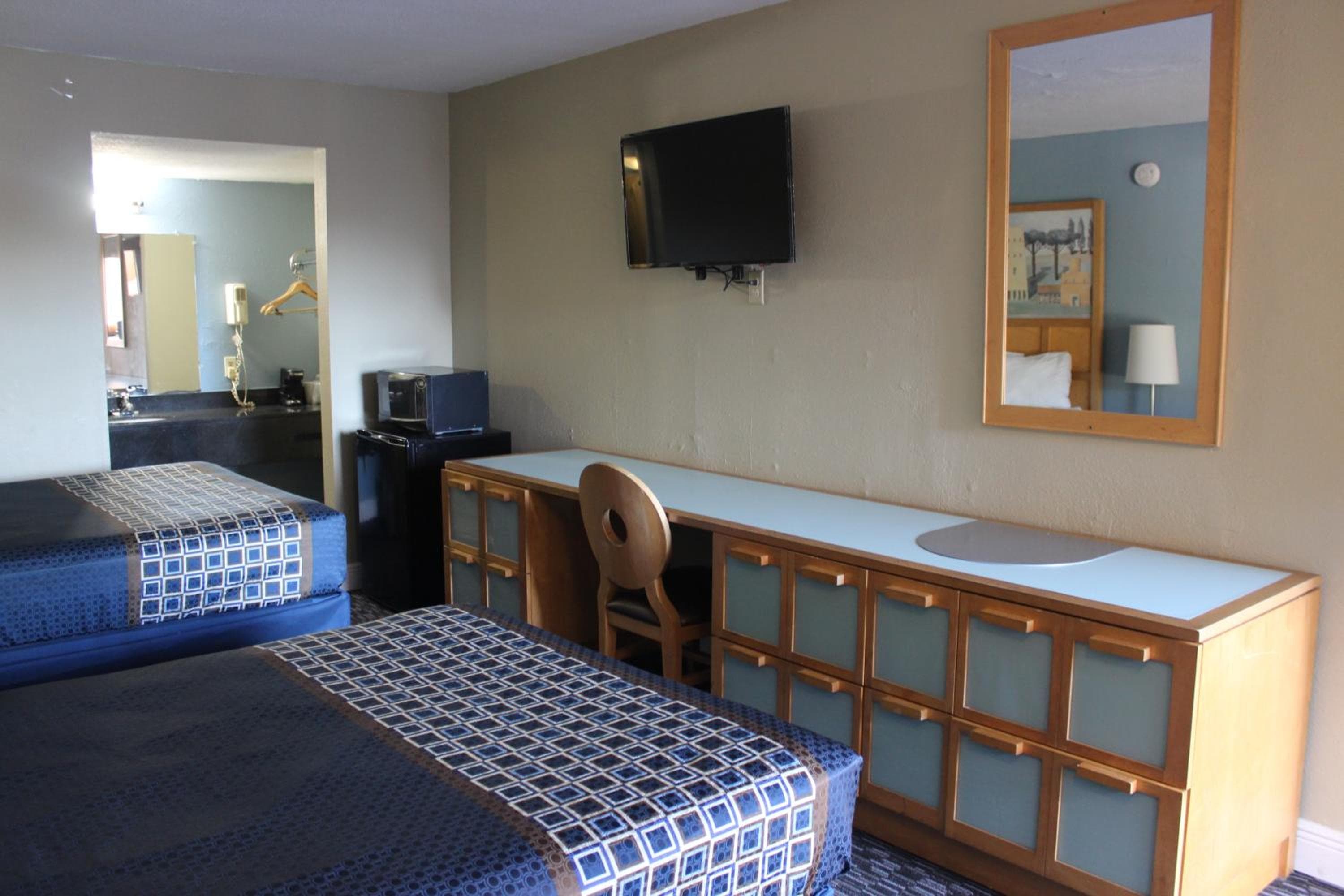 Tampa Inn Near Busch Gardens — 26