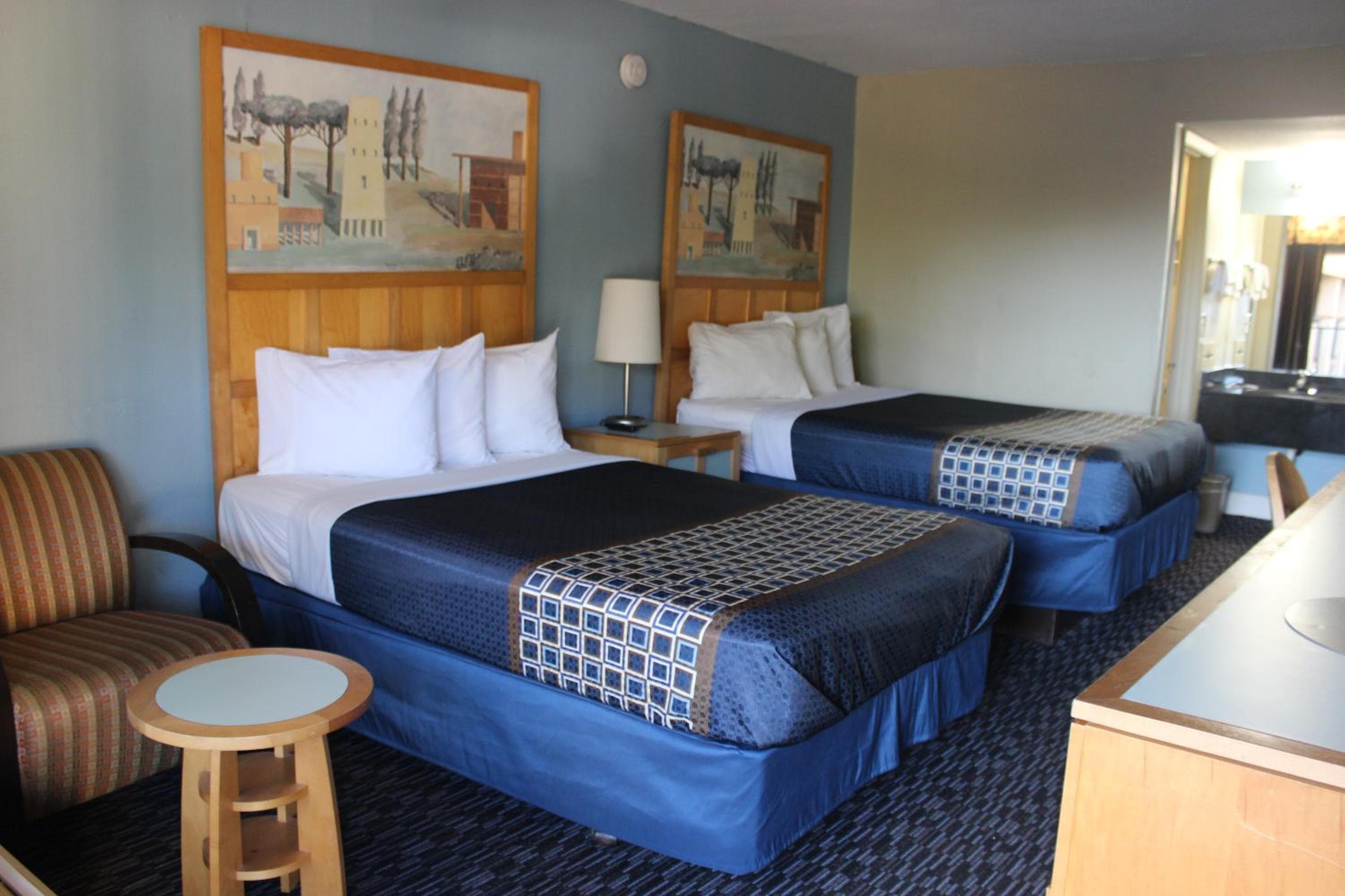 Tampa Inn Near Busch Gardens — 4