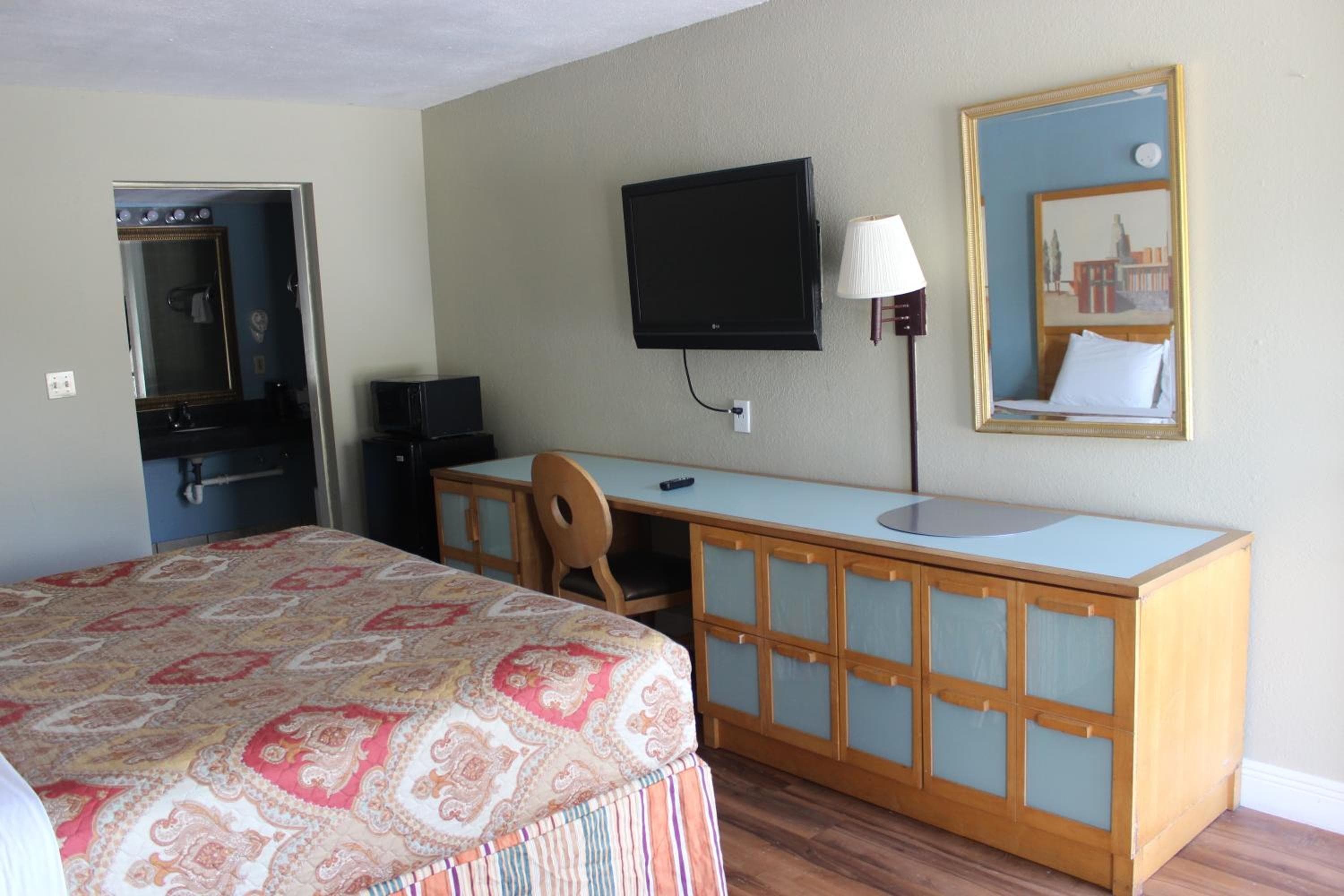Tampa Inn Near Busch Gardens — 14