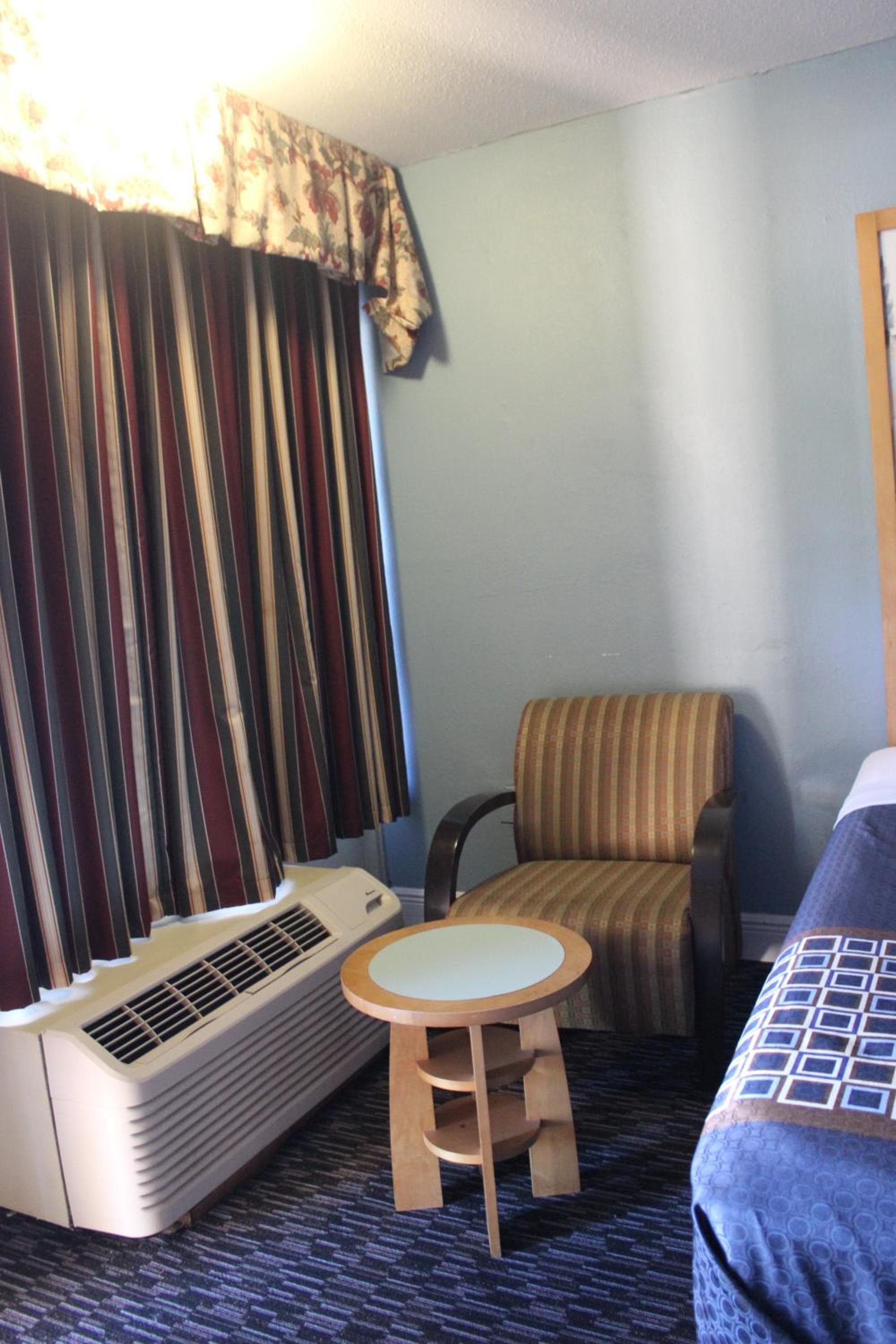 Tampa Inn Near Busch Gardens — 2