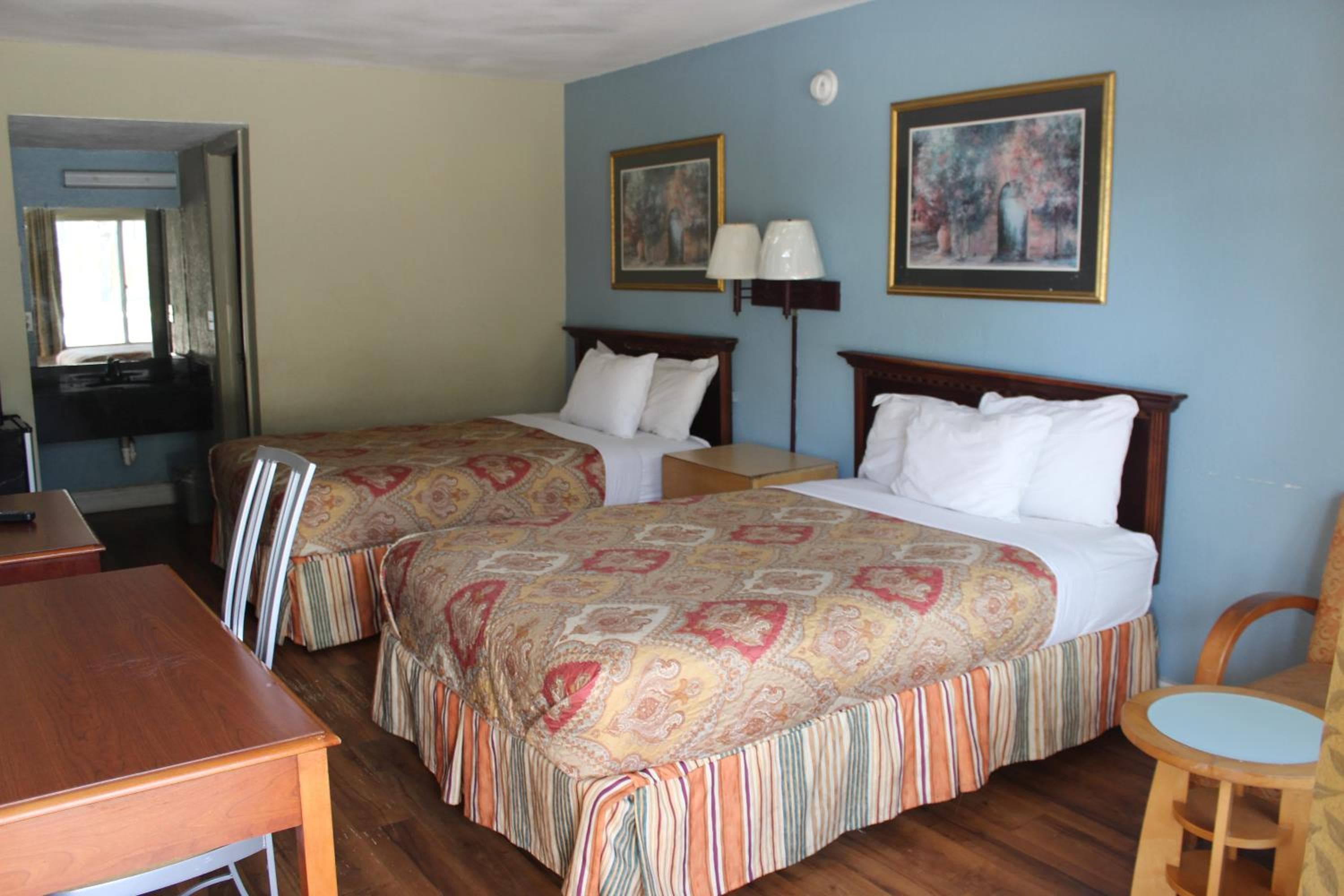 Tampa Inn Near Busch Gardens — 7
