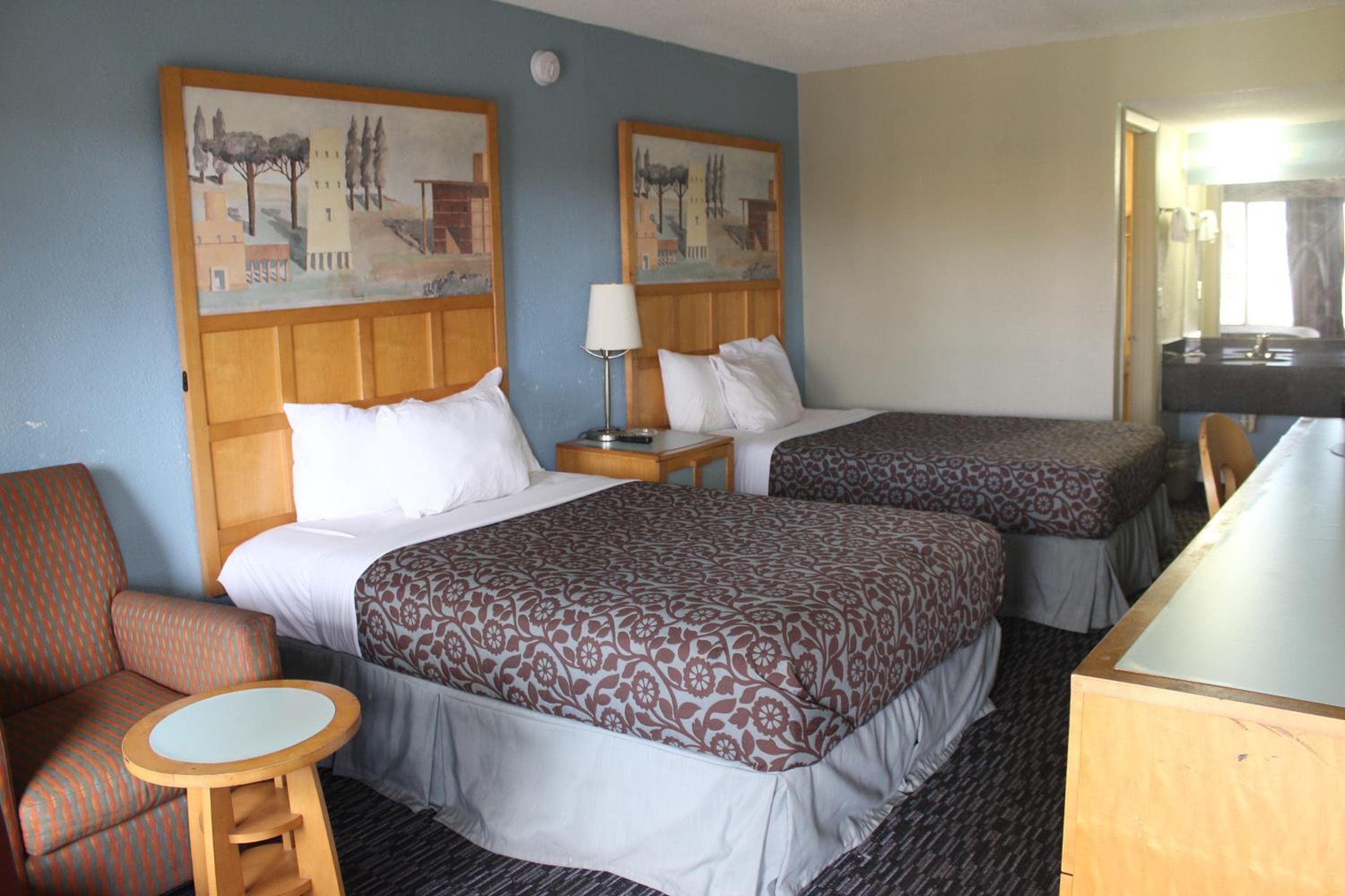 Tampa Inn Near Busch Gardens — 11