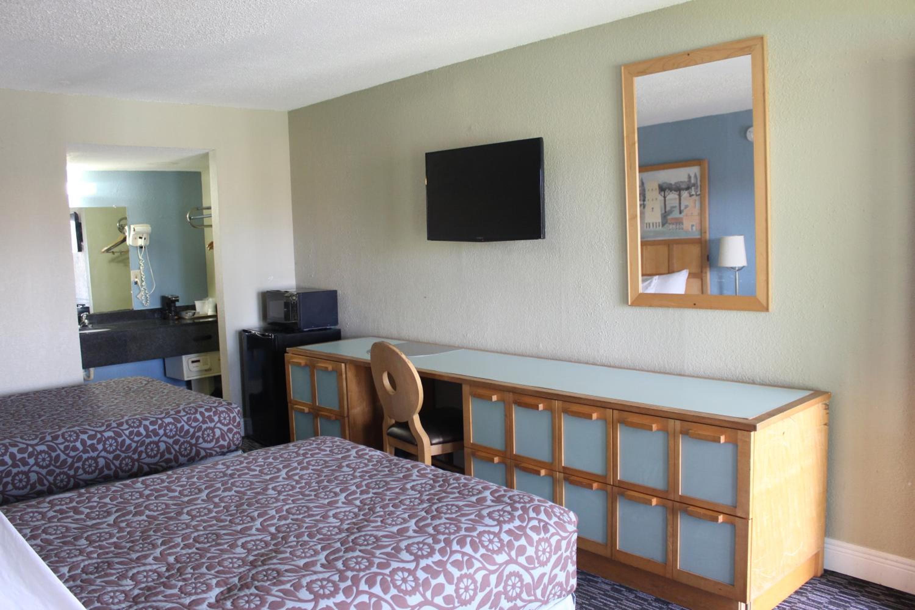 Tampa Inn Near Busch Gardens — 24