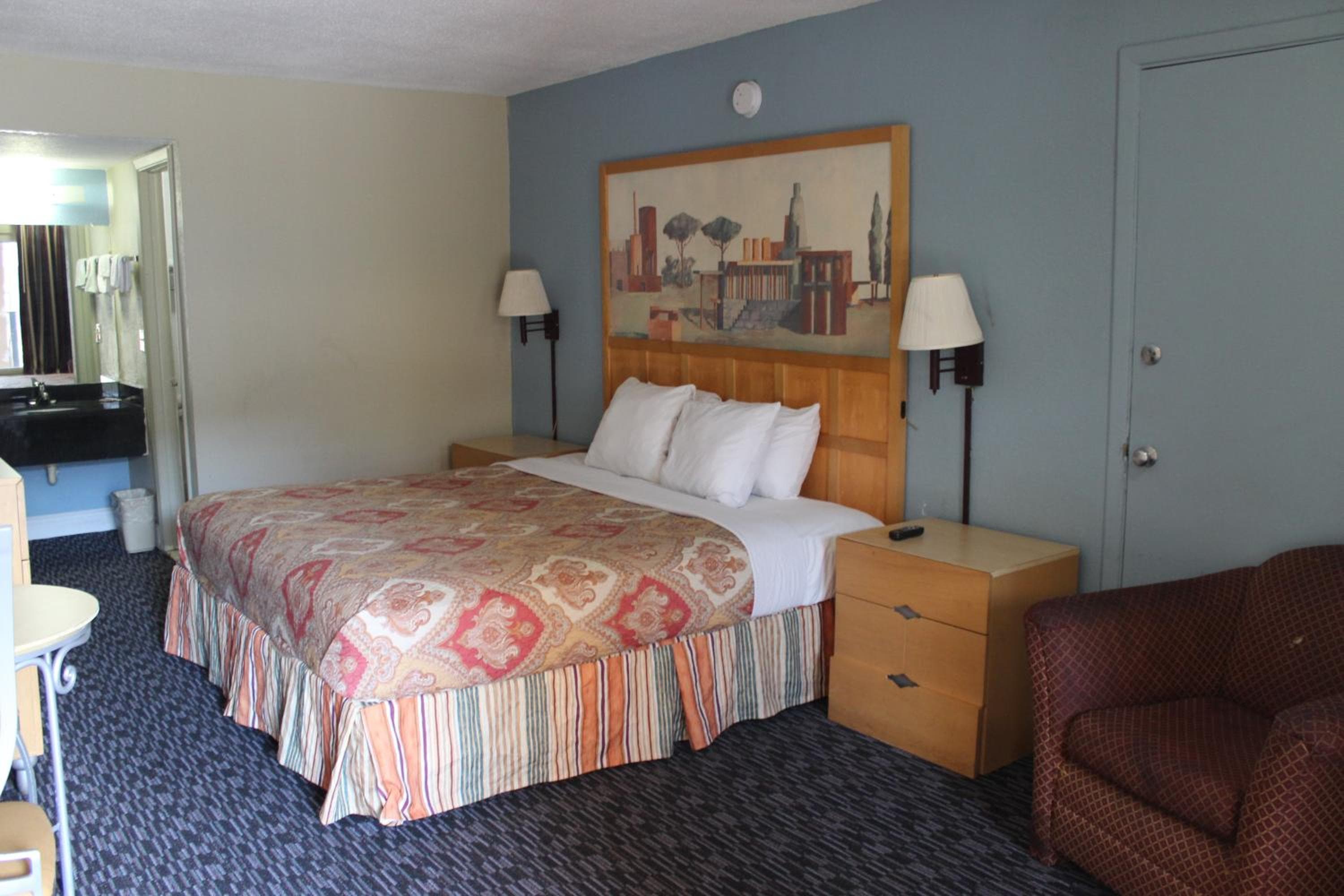 Tampa Inn Near Busch Gardens — 12