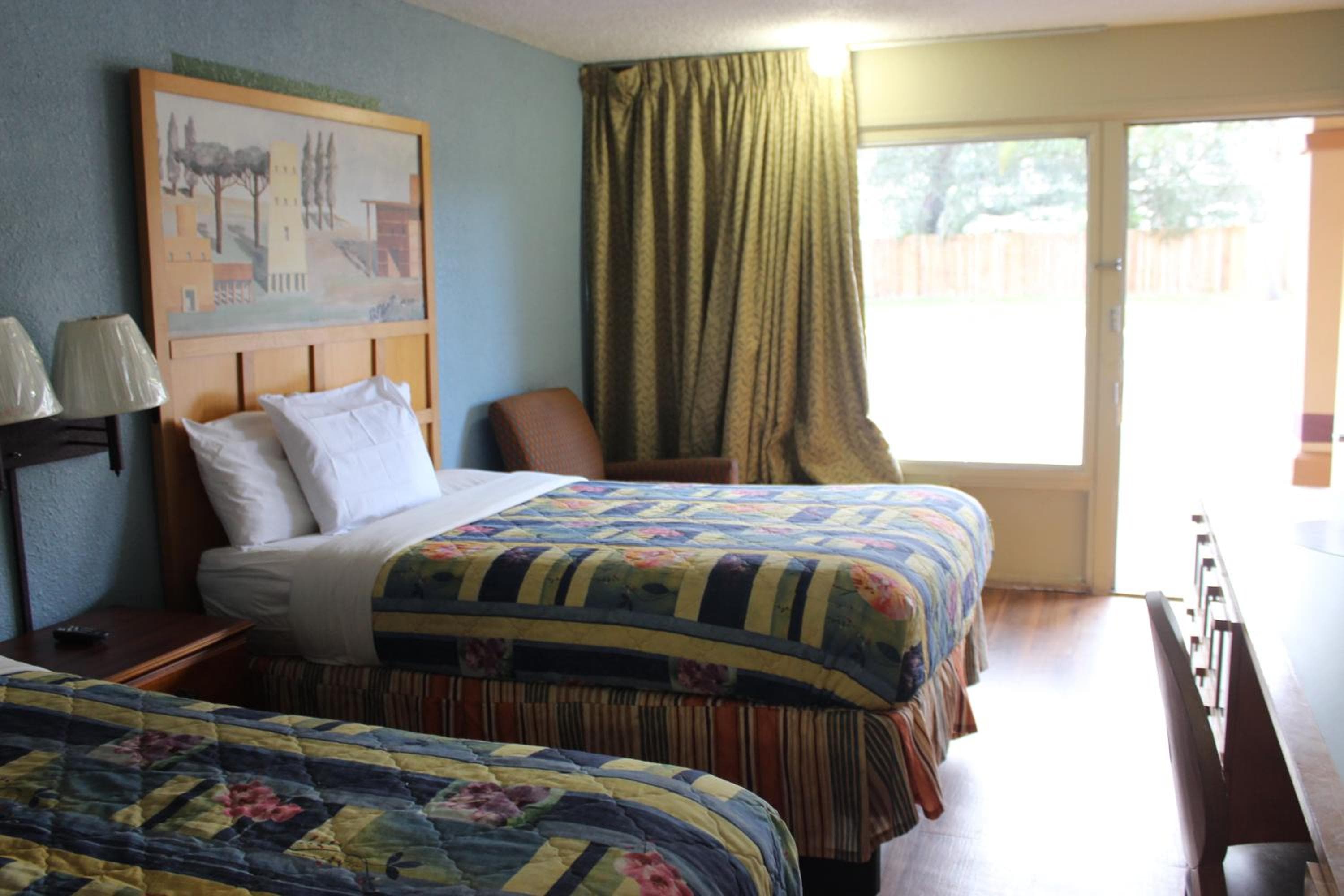 Tampa Inn Near Busch Gardens — 16