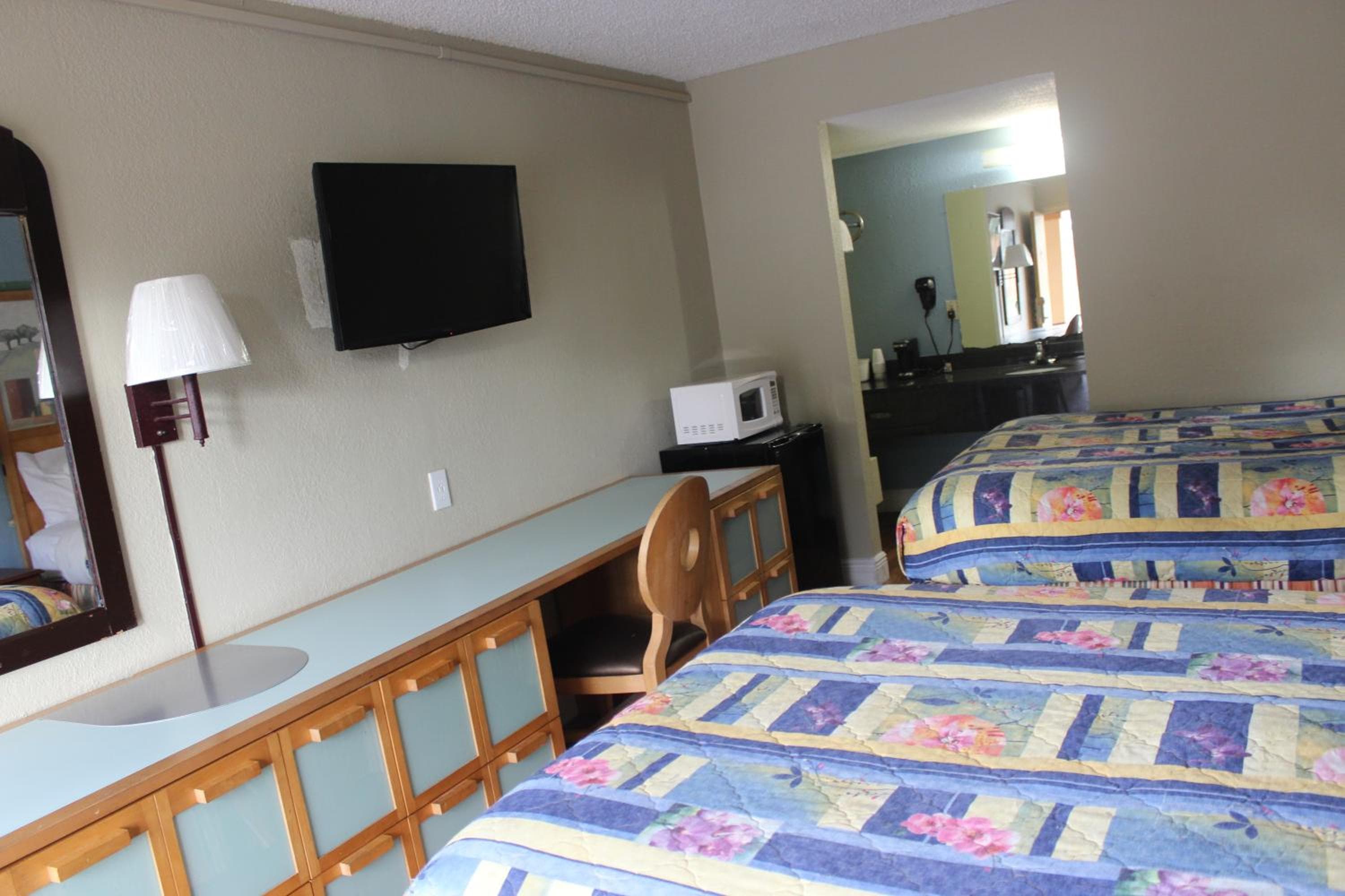 Tampa Inn Near Busch Gardens — 10
