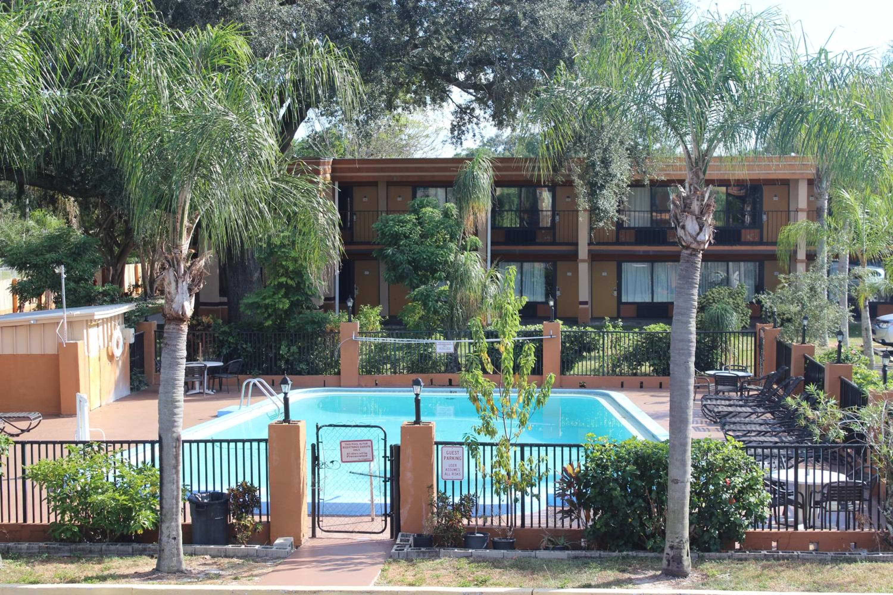 Tampa Inn Near Busch Gardens — 23