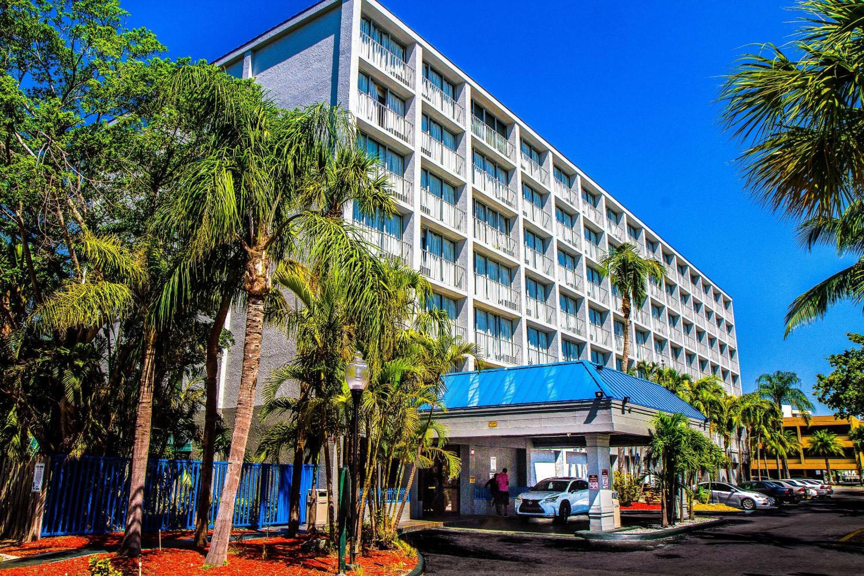 North Miami Beach Gardens Inn & Suites — 15