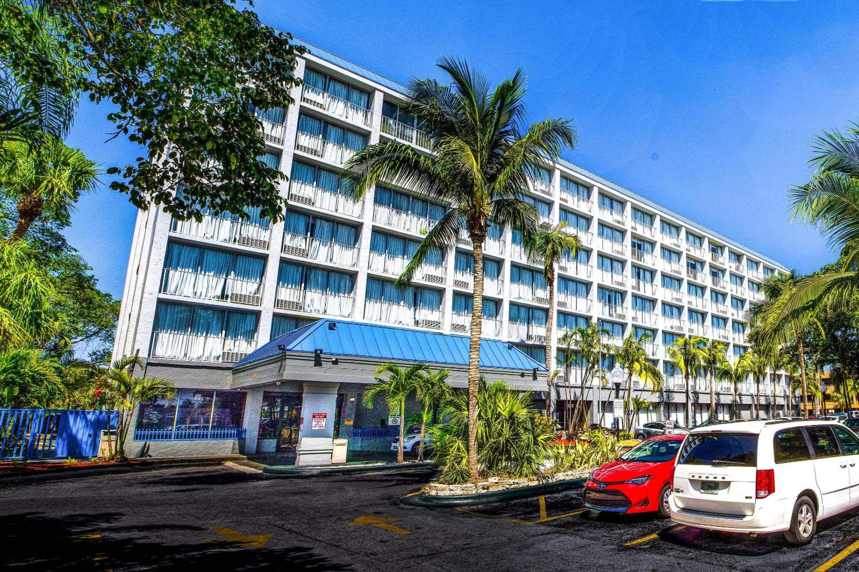 North Miami Beach Gardens Inn & Suites — 9