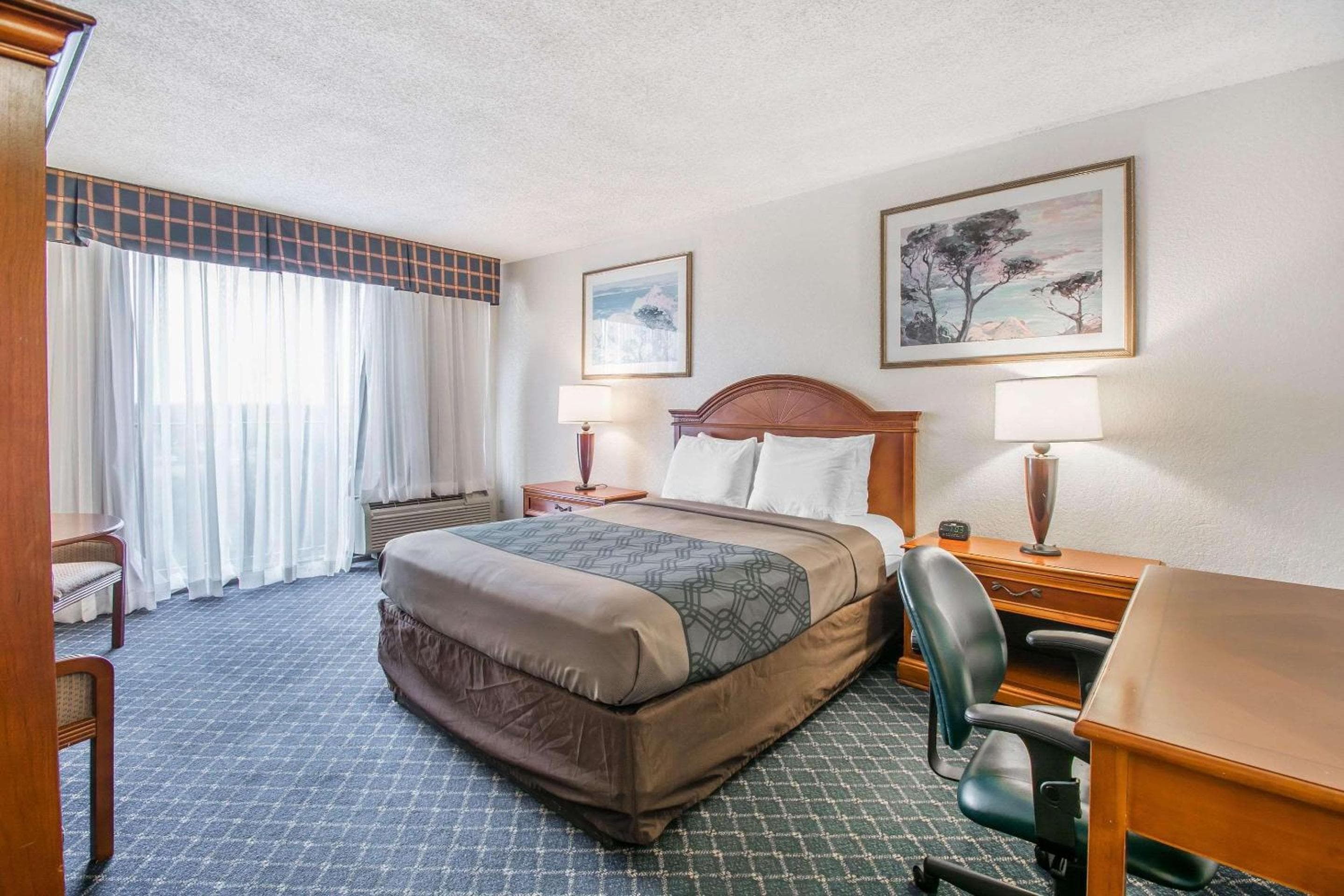North Miami Beach Gardens Inn & Suites — 14