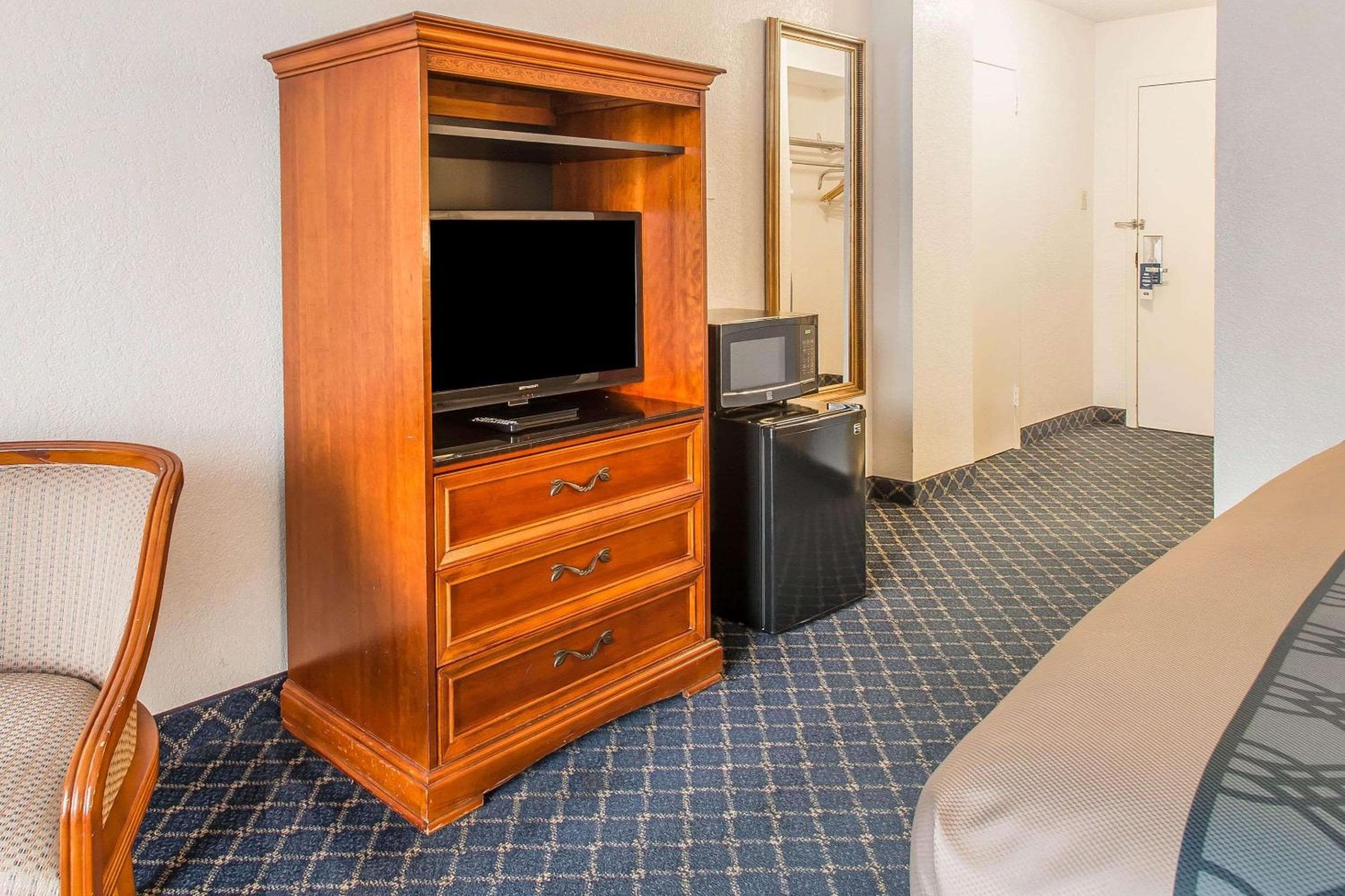 North Miami Beach Gardens Inn & Suites — 11