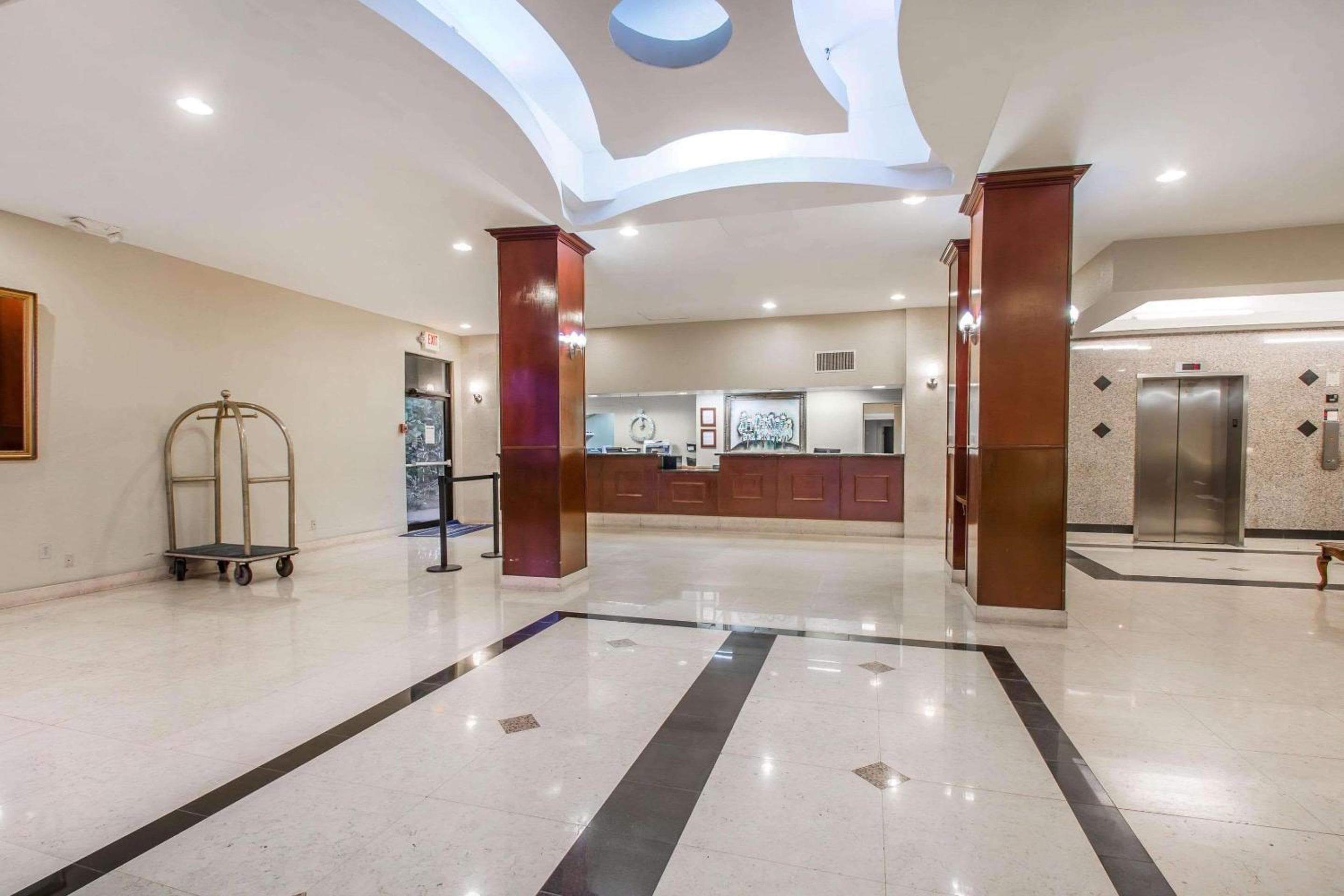 North Miami Beach Gardens Inn & Suites — 7