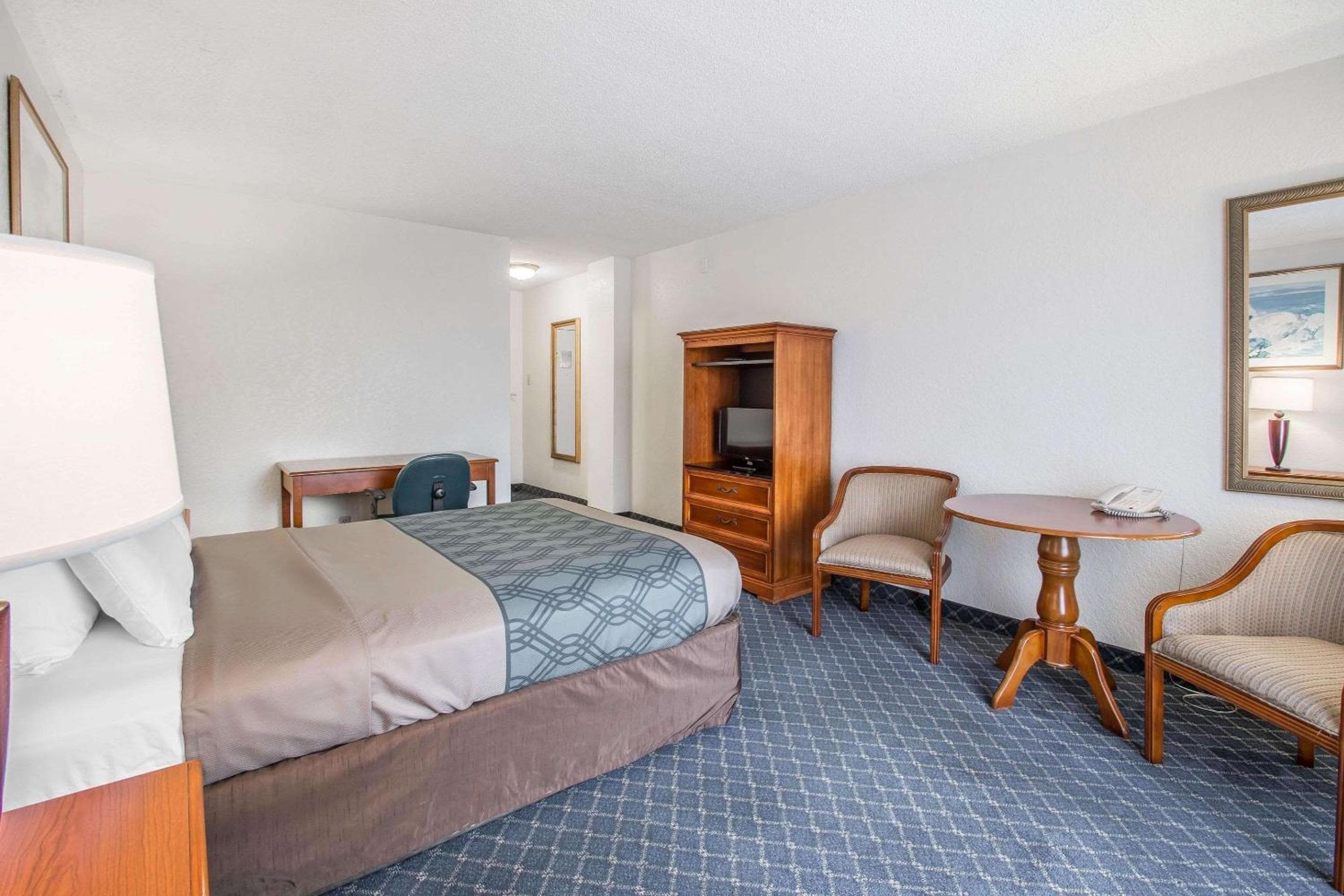 North Miami Beach Gardens Inn & Suites — 8