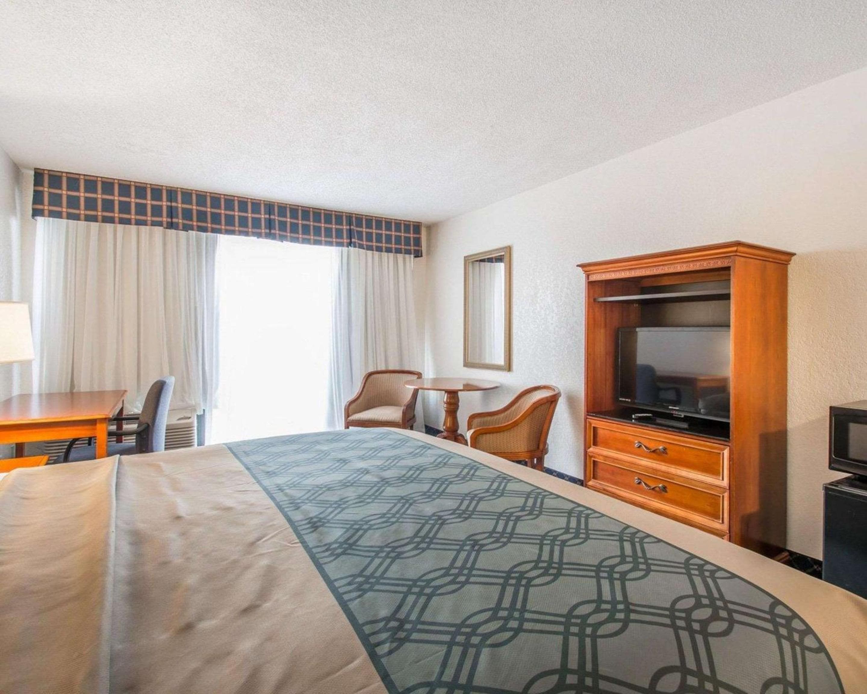 North Miami Beach Gardens Inn & Suites — 2