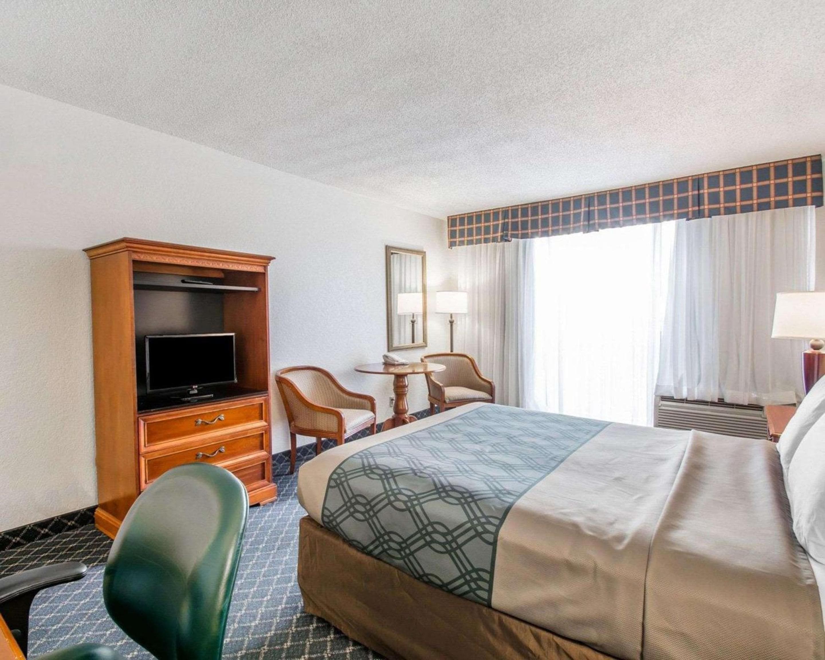 North Miami Beach Gardens Inn & Suites — 3