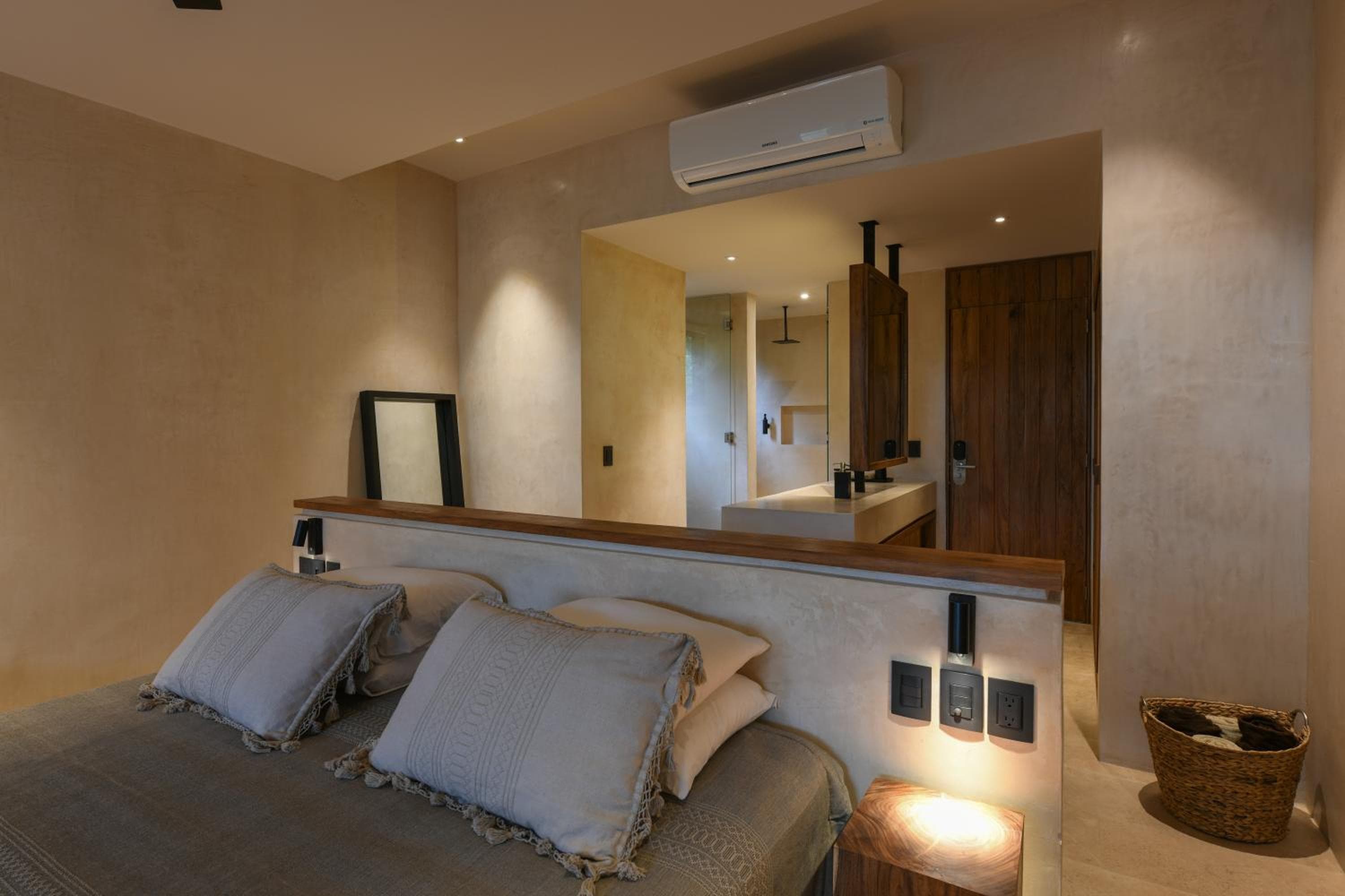 Casa Agape Boutique Hotel Rooftop Pool & Beach club access — 24