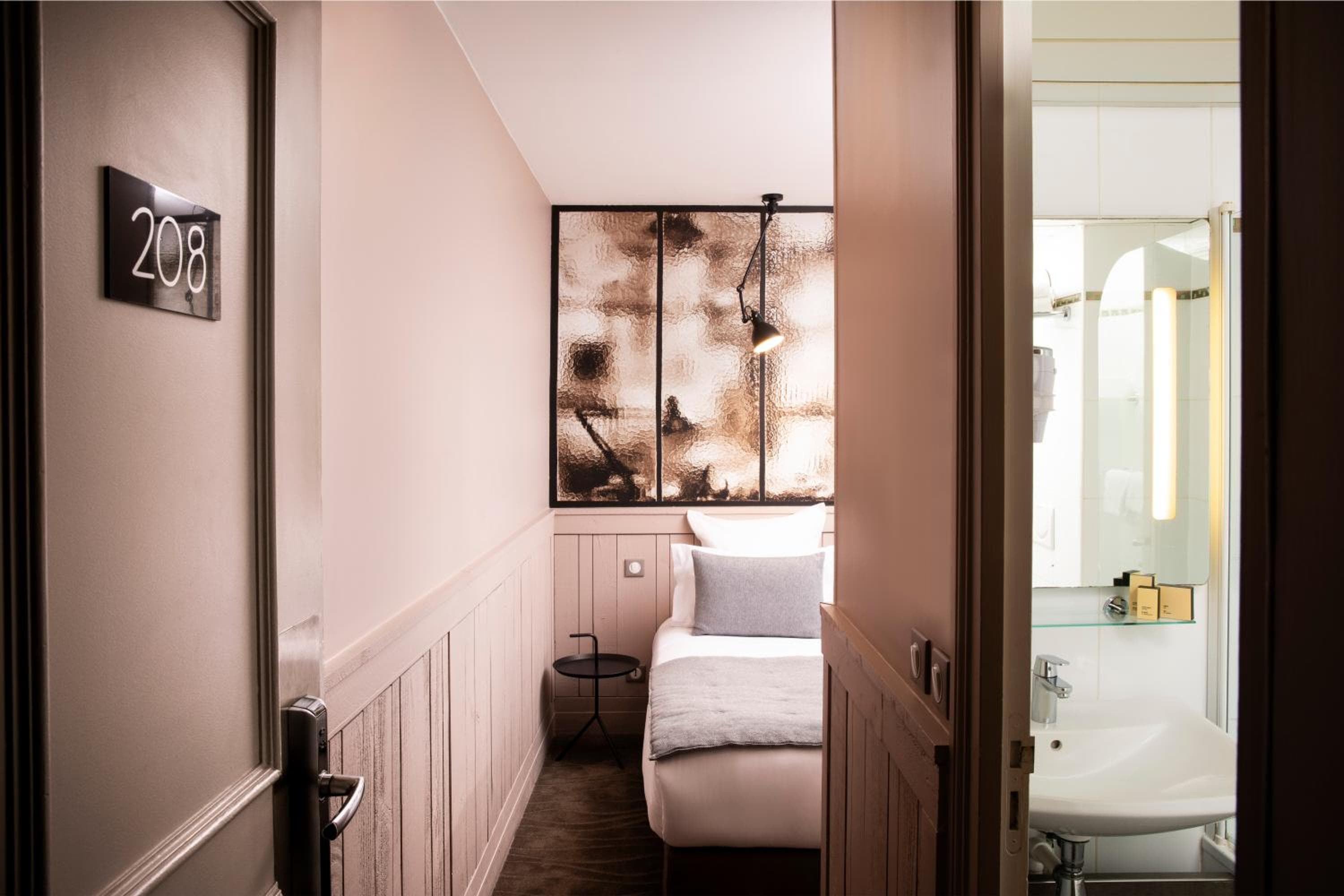 Hotel Helios Opera — 17