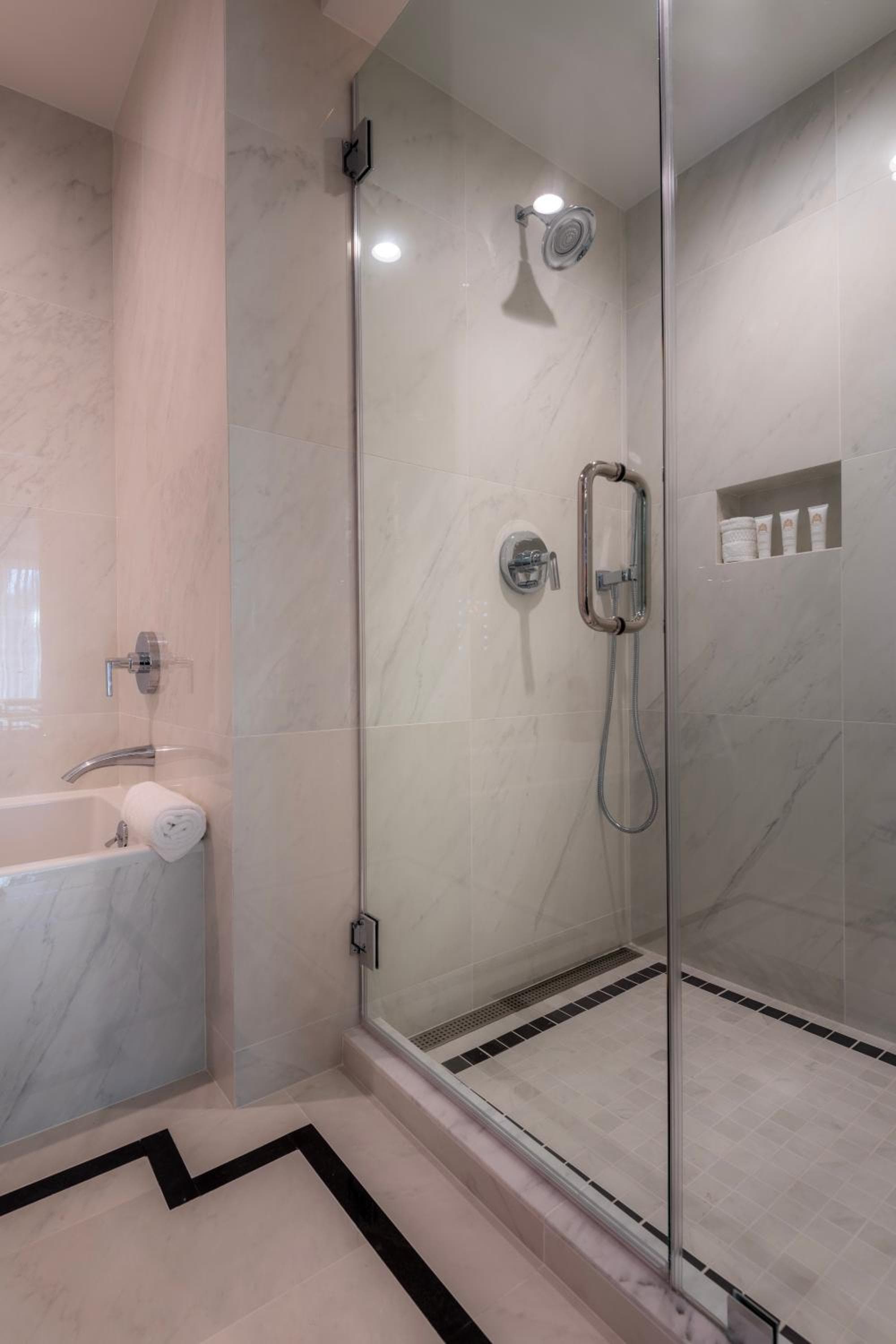Beverly Hills Plaza Hotel & Spa — 21