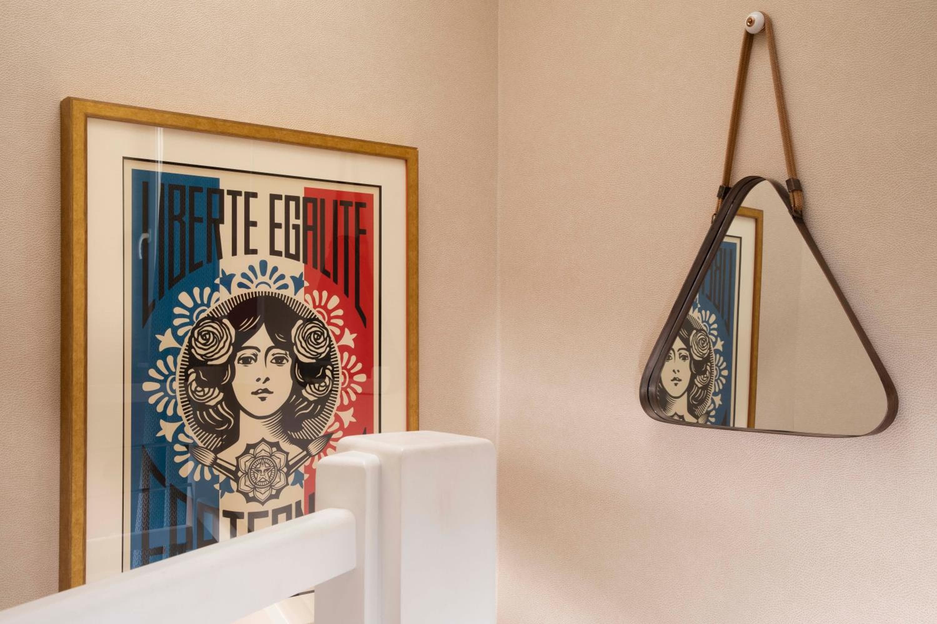 Hôtel des Arts Montmartre — 26
