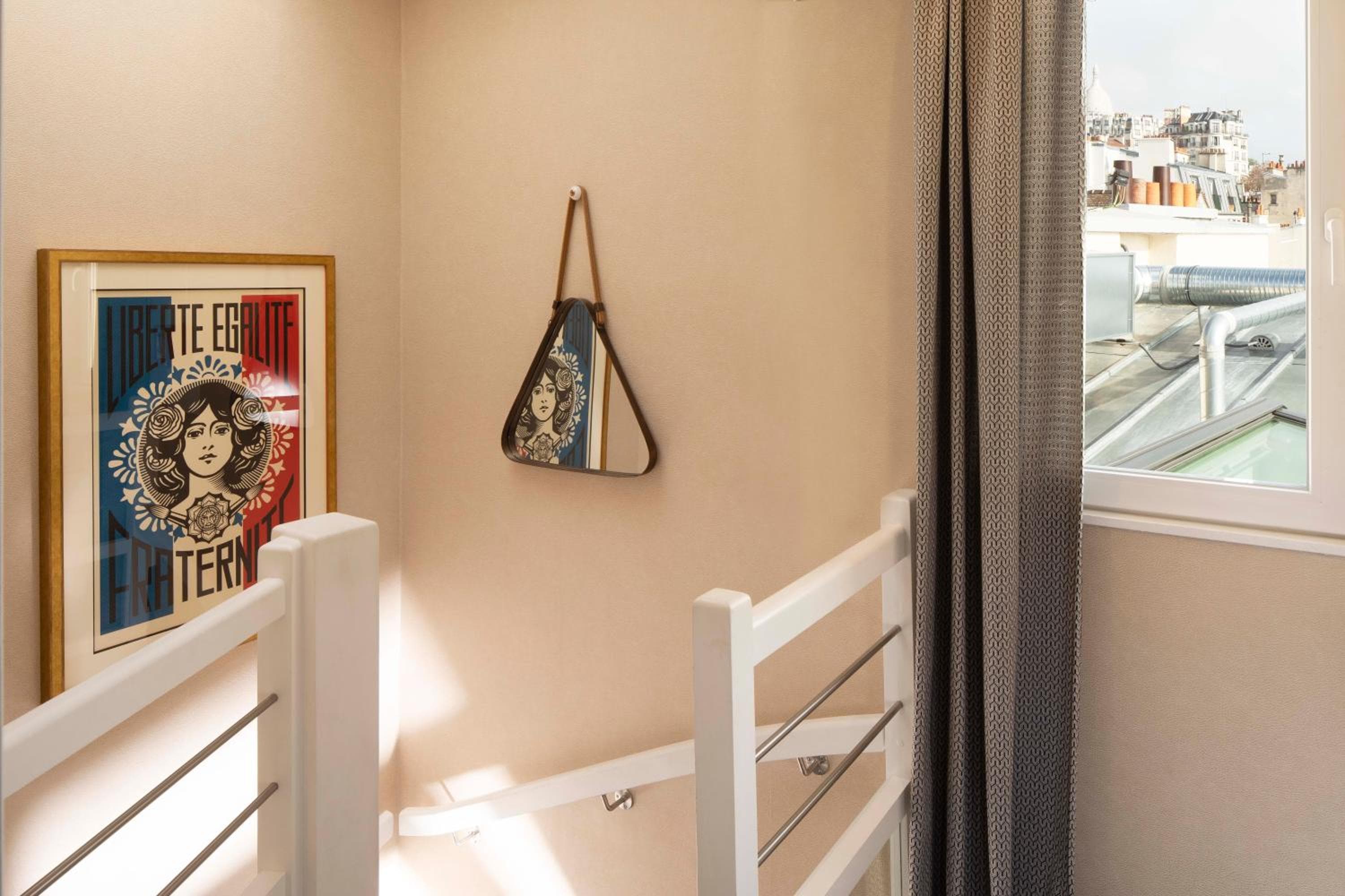 Hôtel des Arts Montmartre — 22