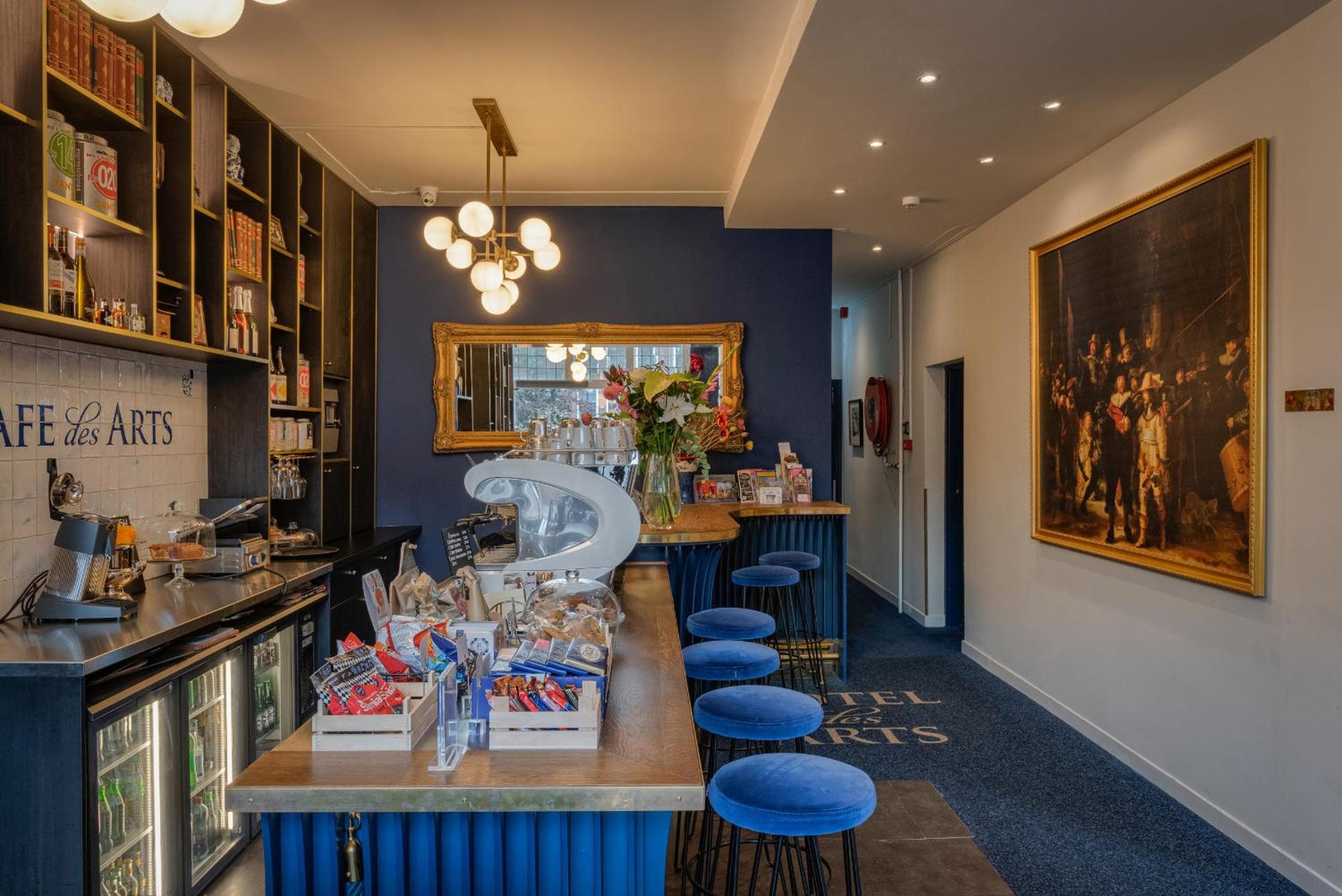 Hotel des Arts — 26