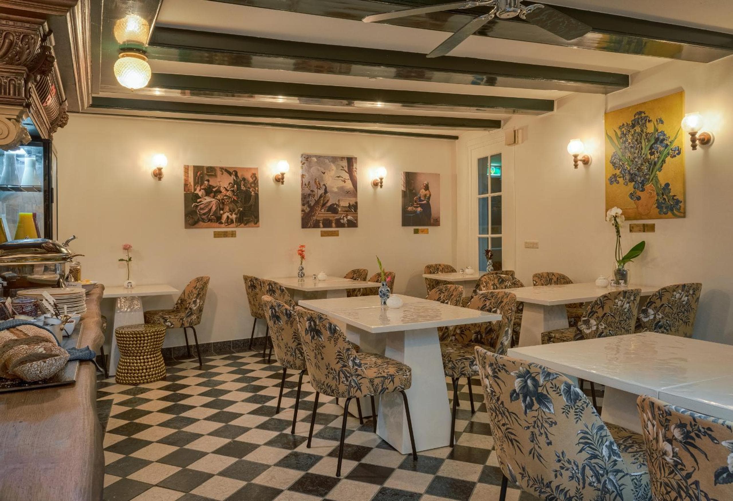 Hotel des Arts — 16