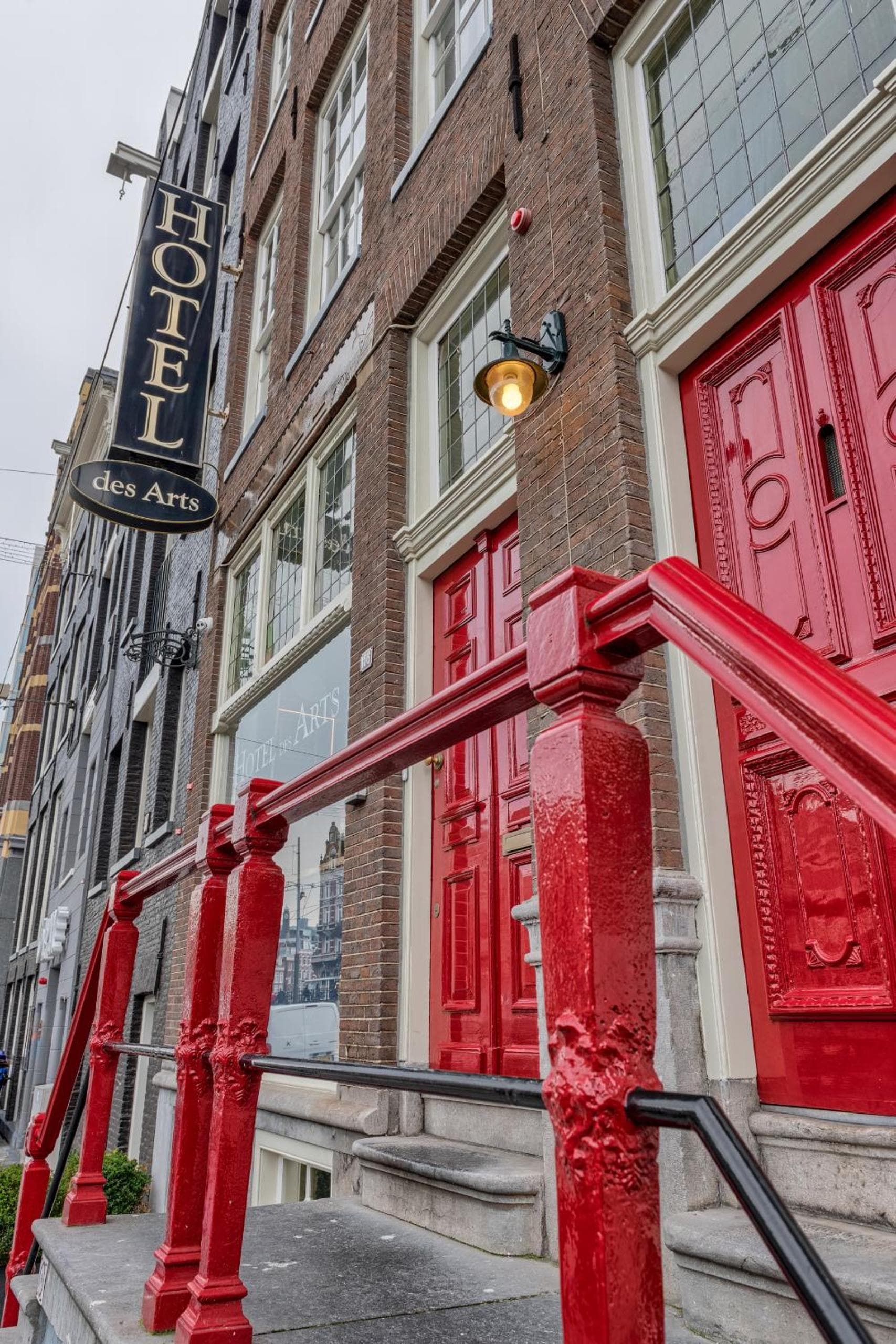 Hotel des Arts — 1
