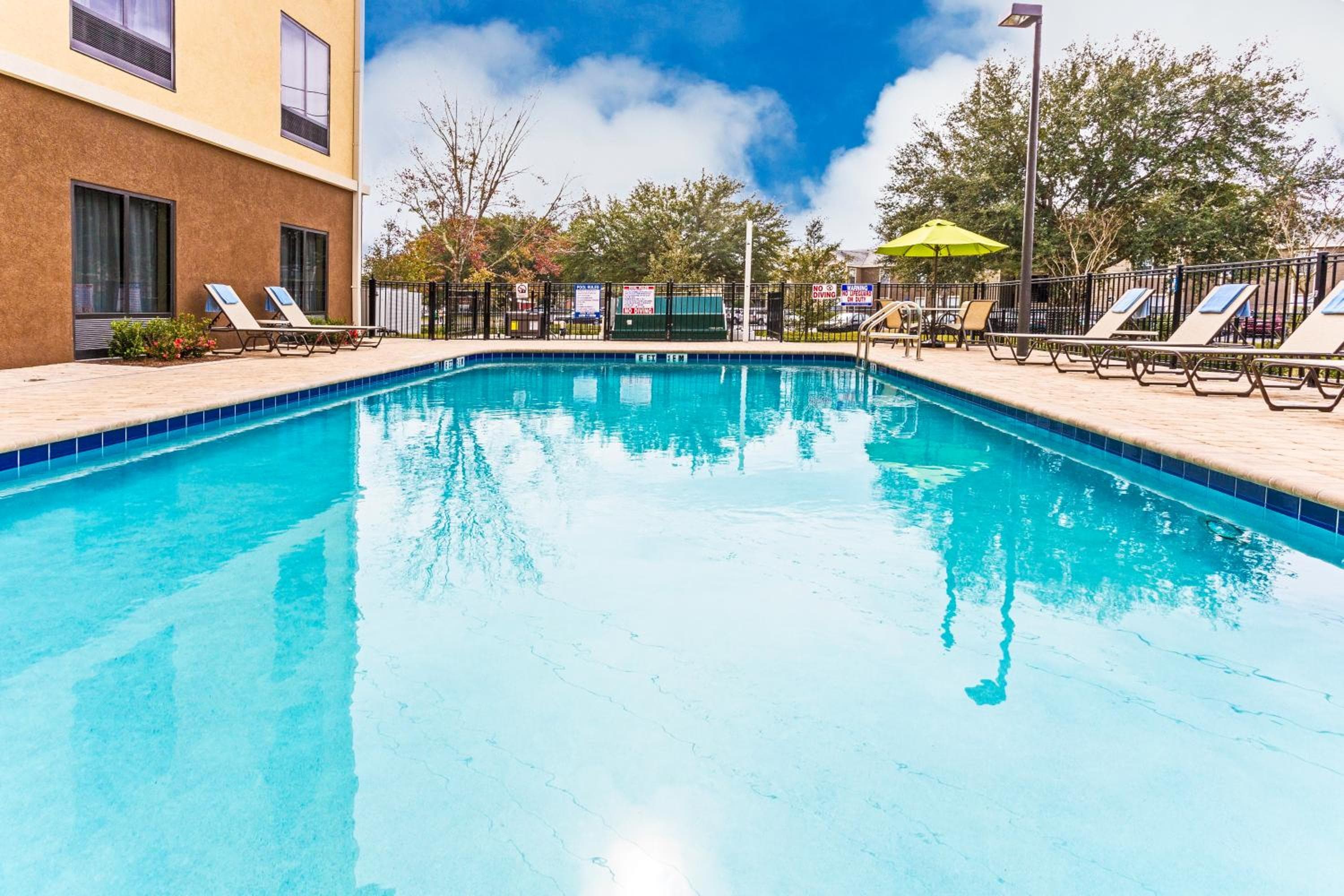 Holiday Inn Express Hotel & Suites Orlando East-UCF Area by IHG — 27