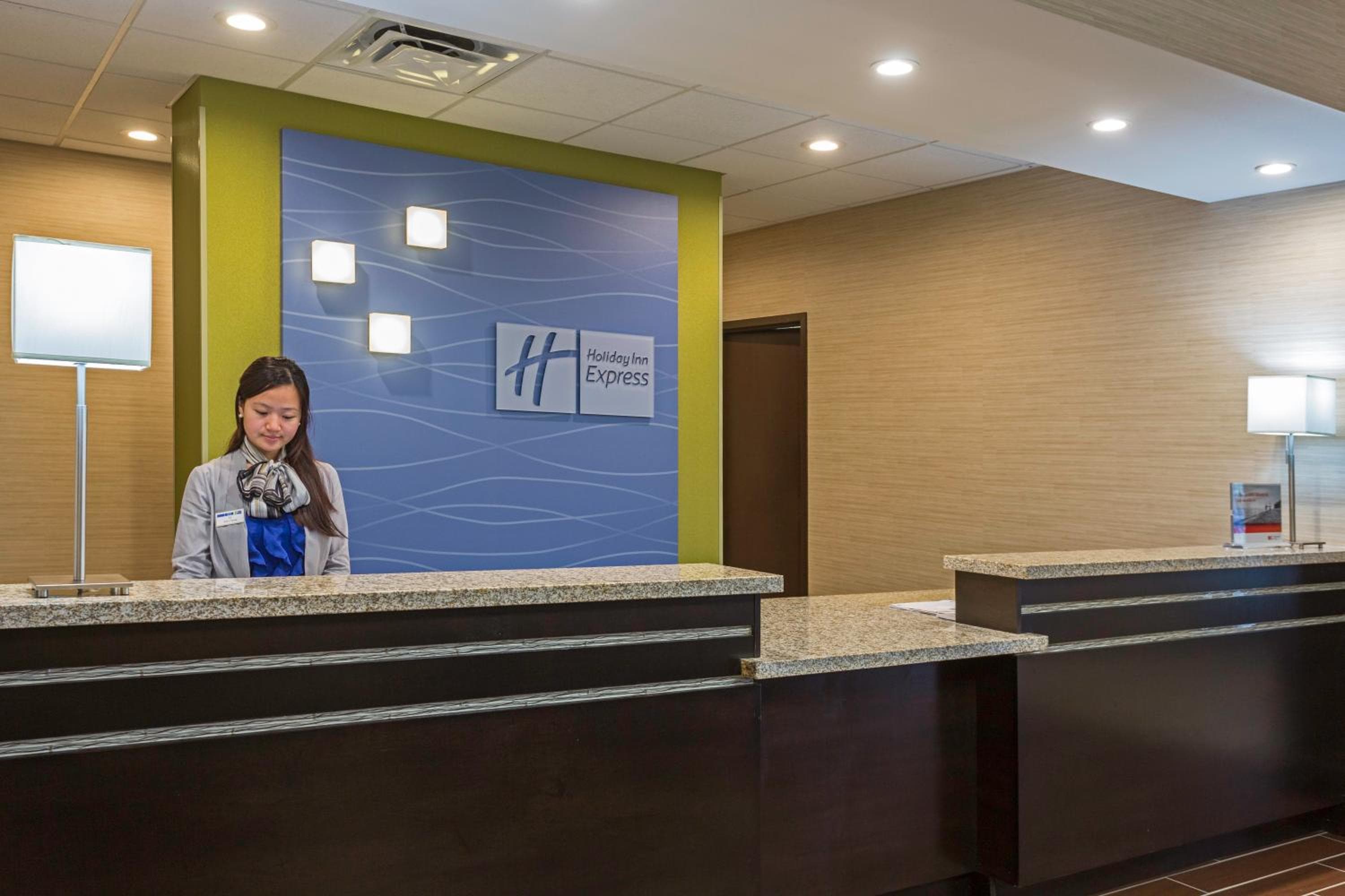 Holiday Inn Express Hotel & Suites Orlando East-UCF Area by IHG — 12
