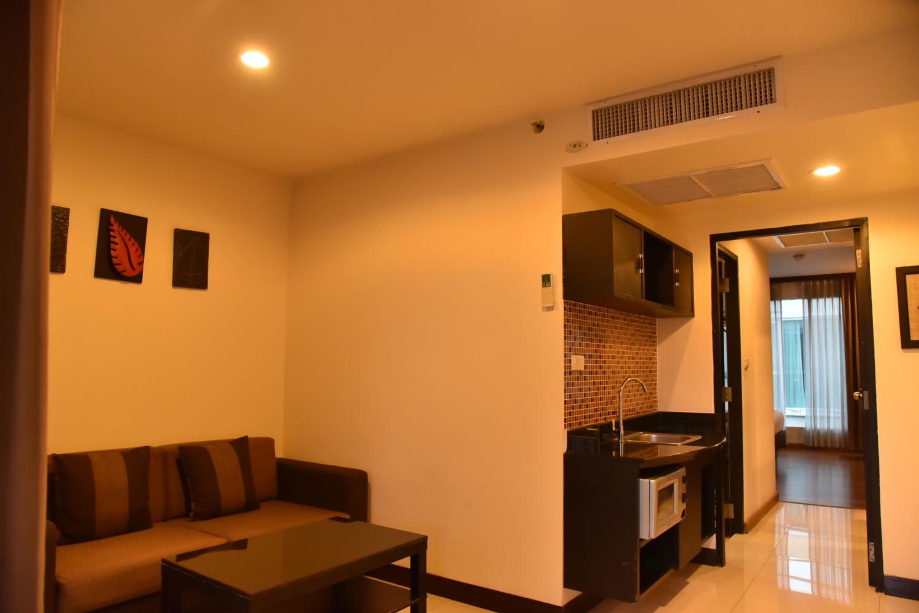Boss Suites Nana Hotel — 21