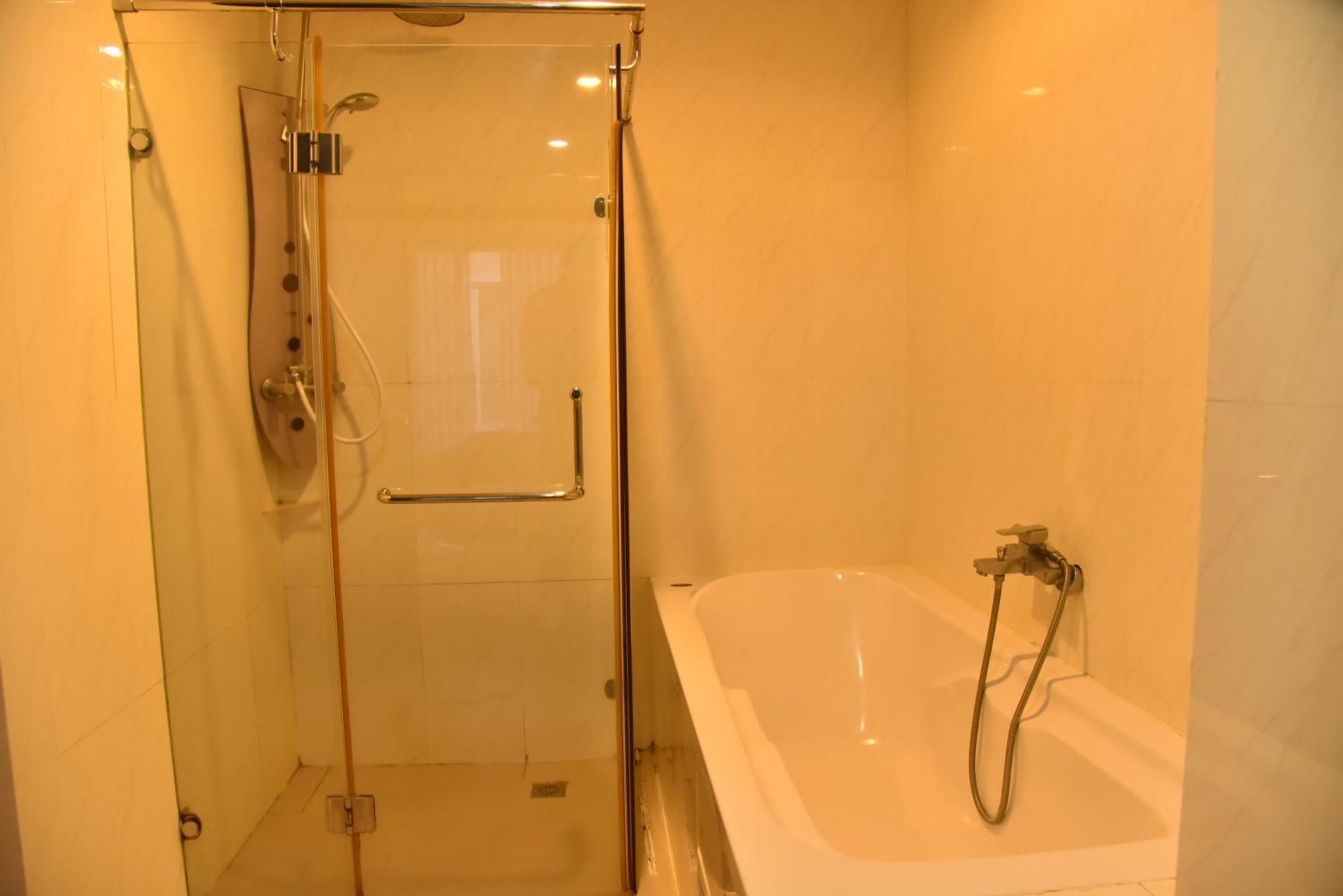 Boss Suites Nana Hotel — 17
