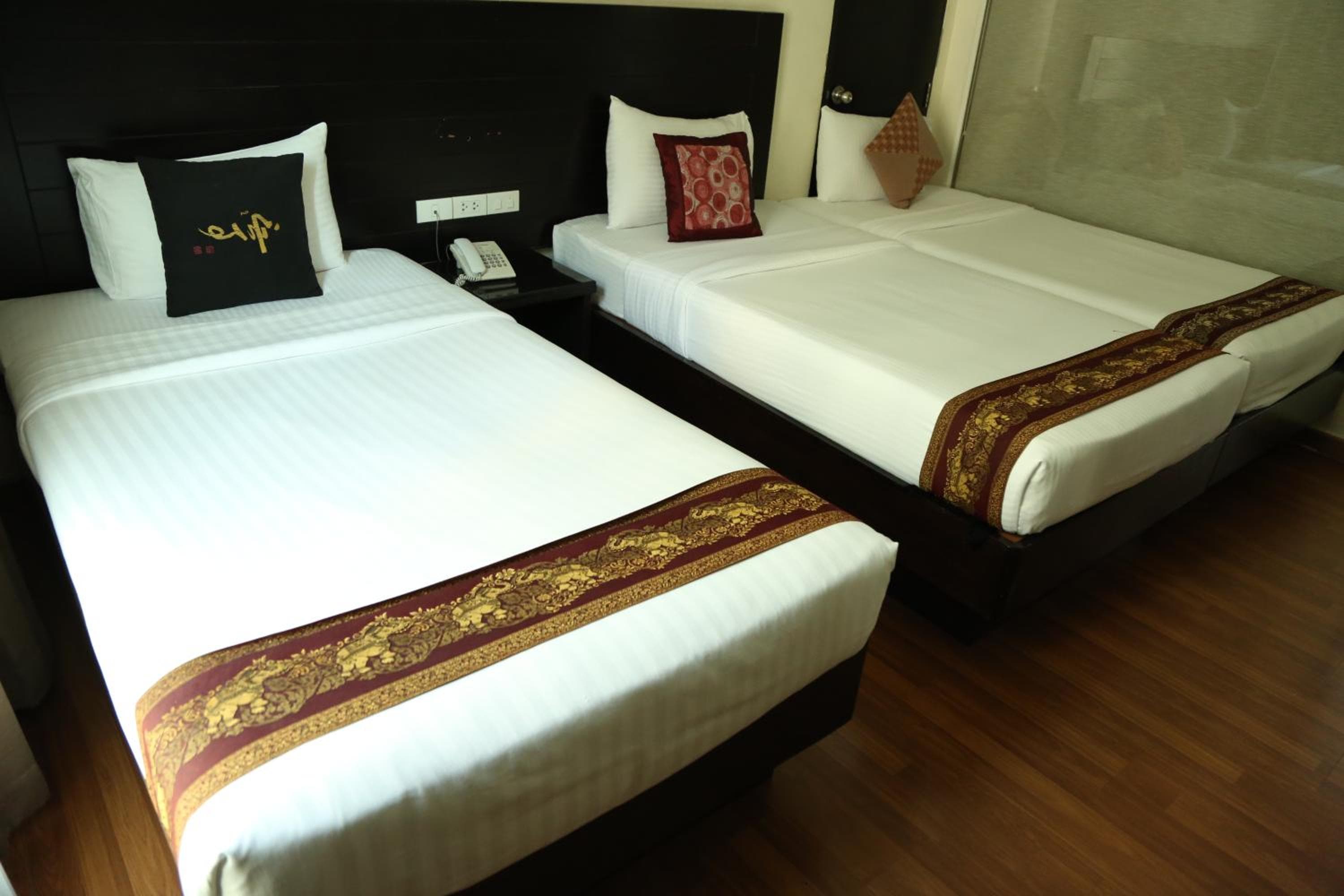 Boss Suites Nana Hotel — 30