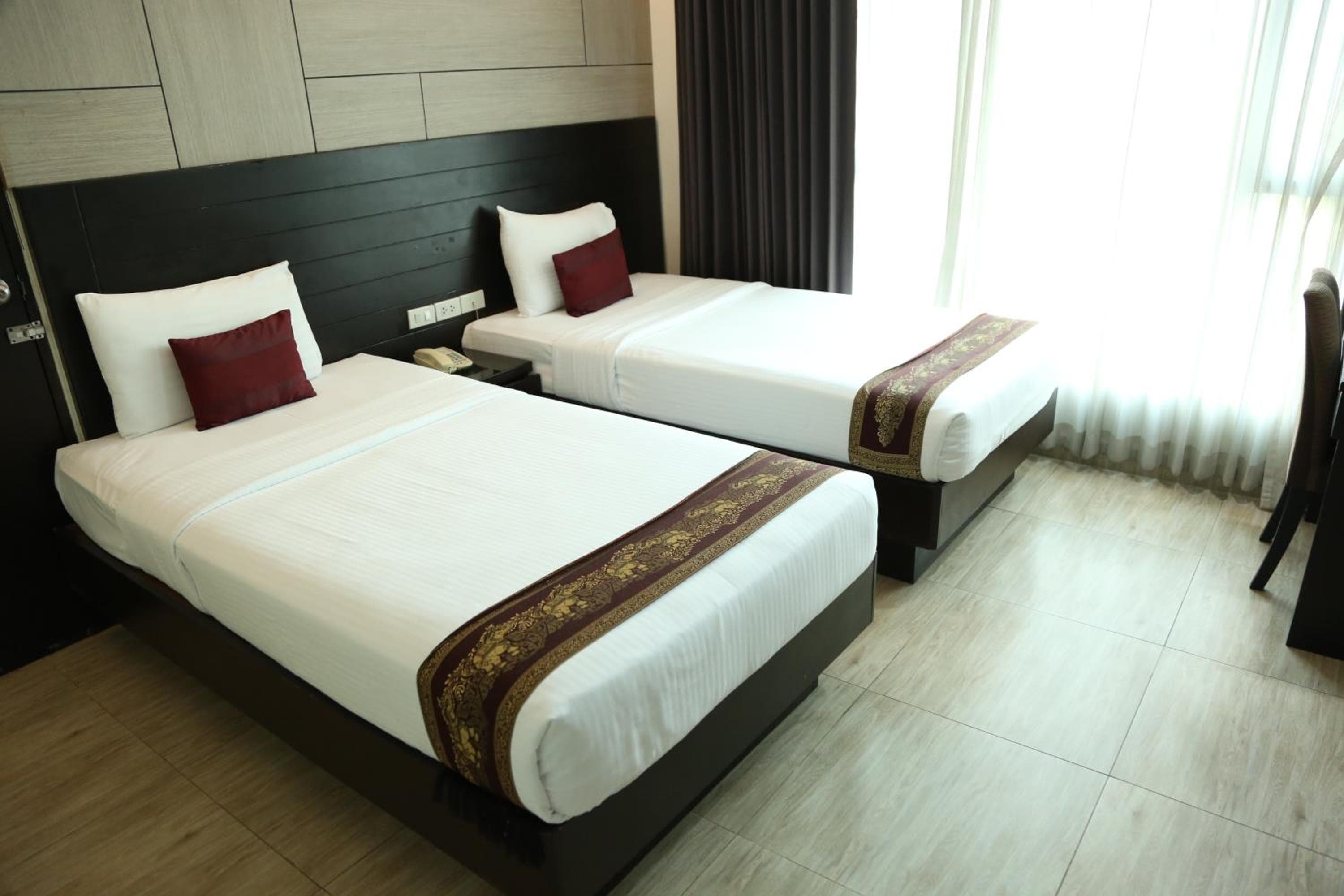 Boss Suites Nana Hotel — 10