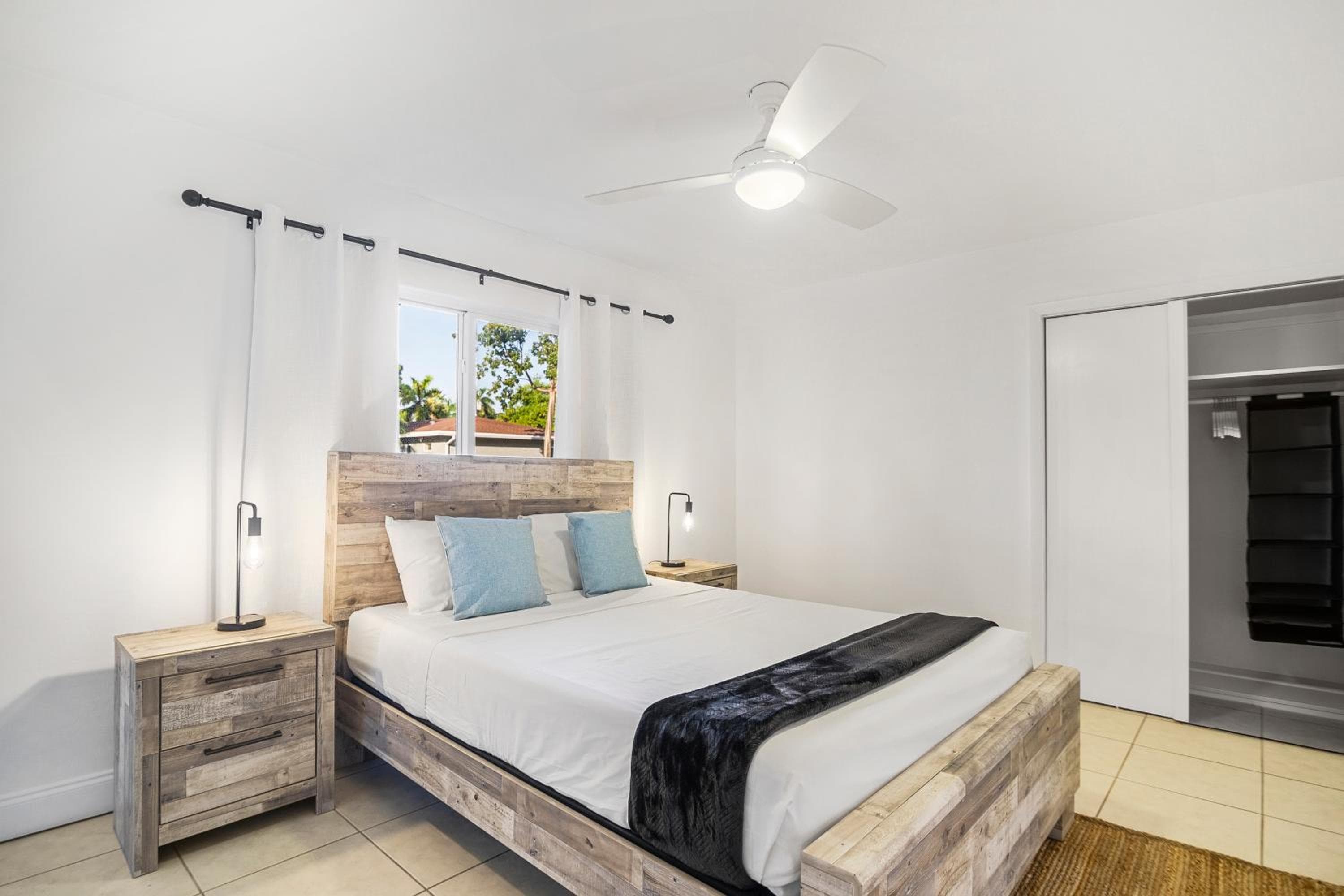 Alani Bay Premium Condos — 23
