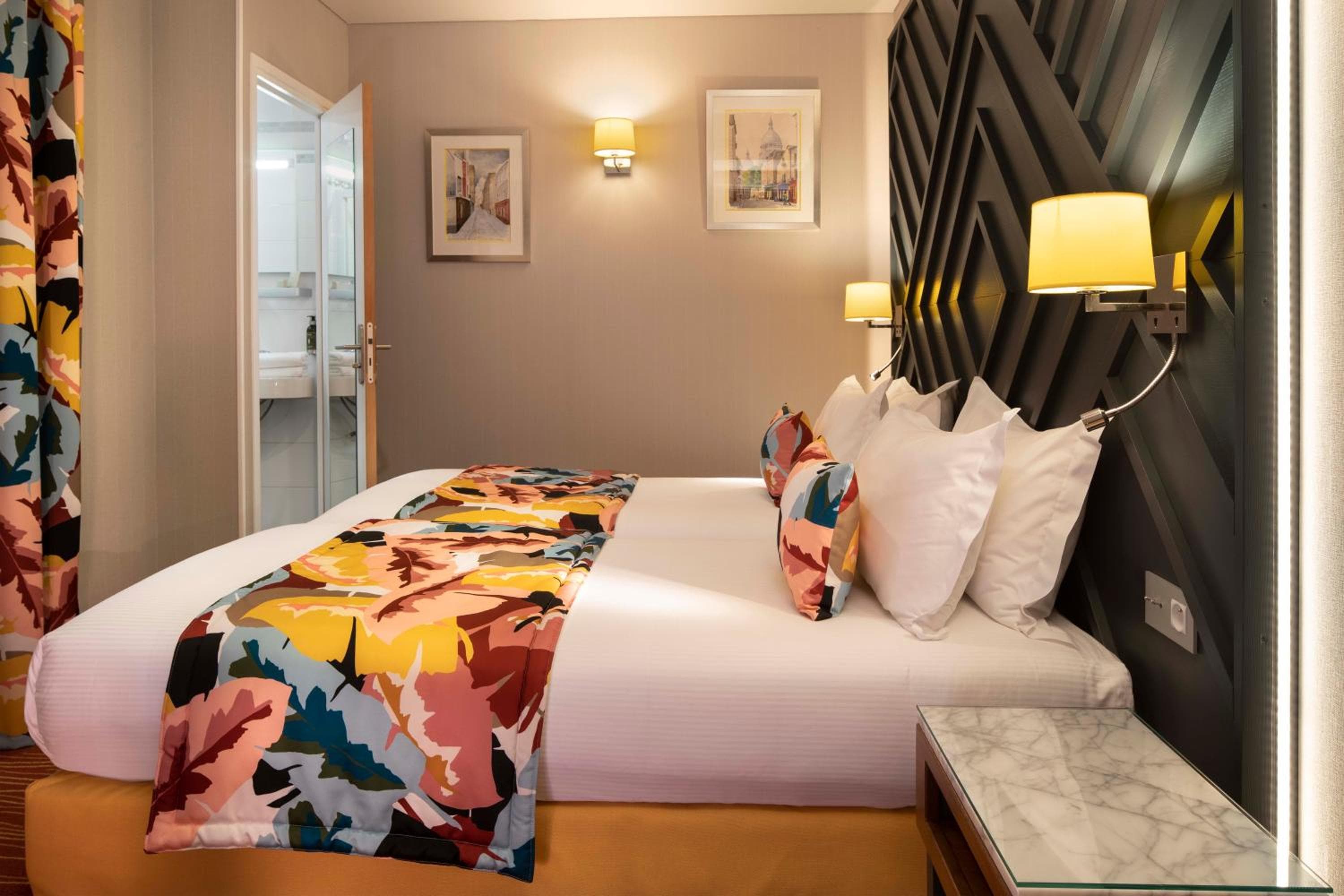 Hotel des Arts Montmartre — 11