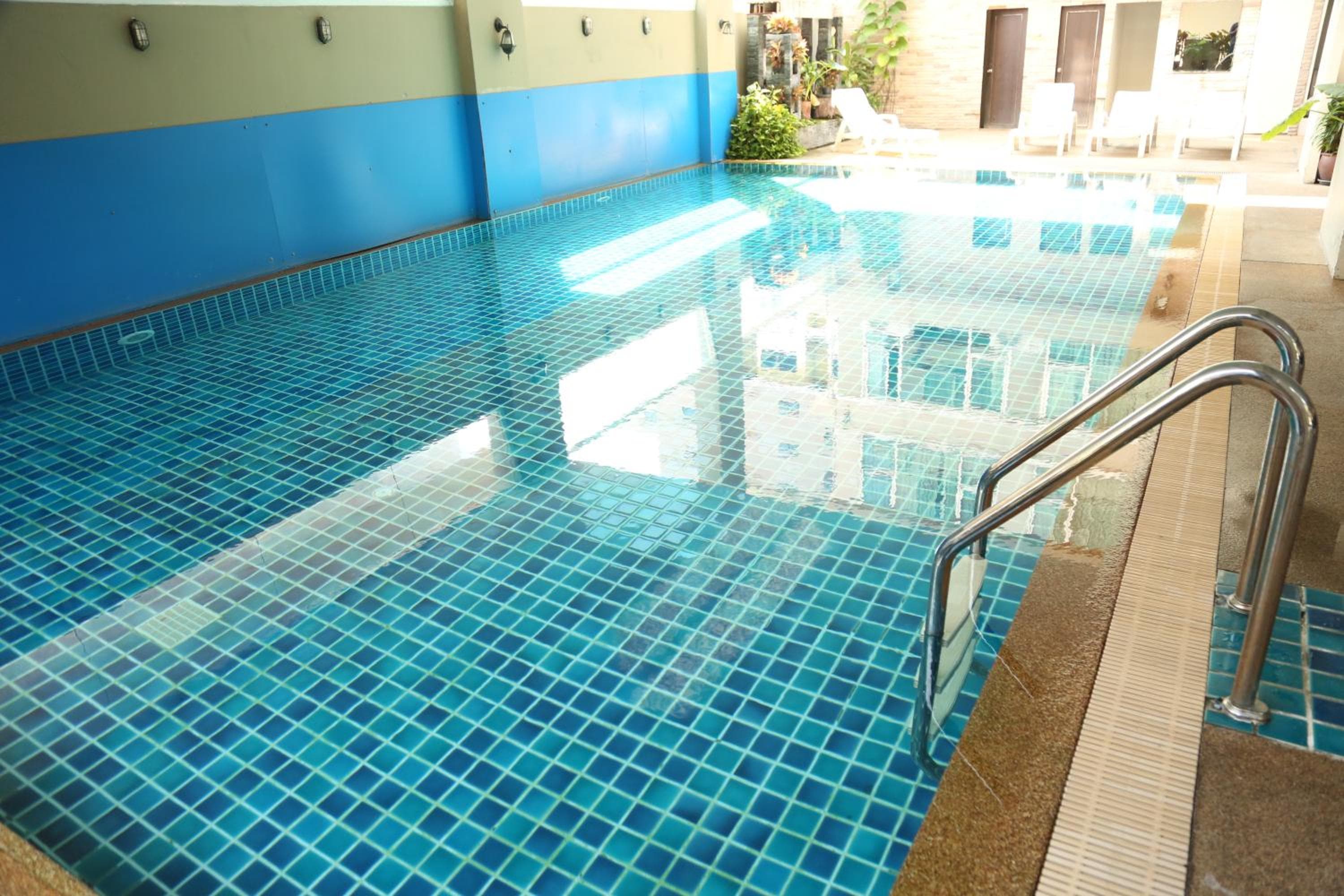 Boss Suites Nana Hotel — 30